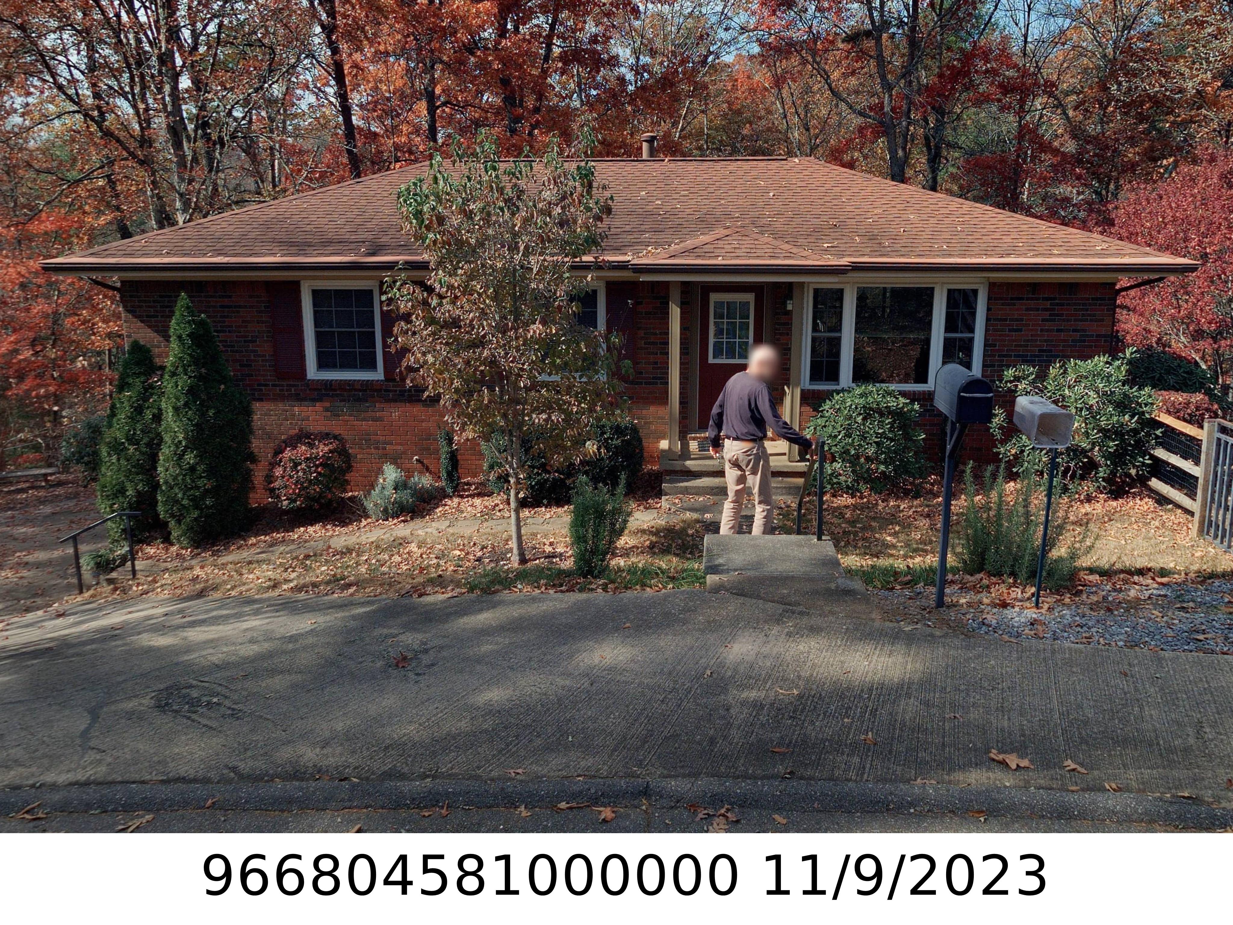 A picture of the property located at 27 WAVERLY CT, ASHEVILLE NC 28805.