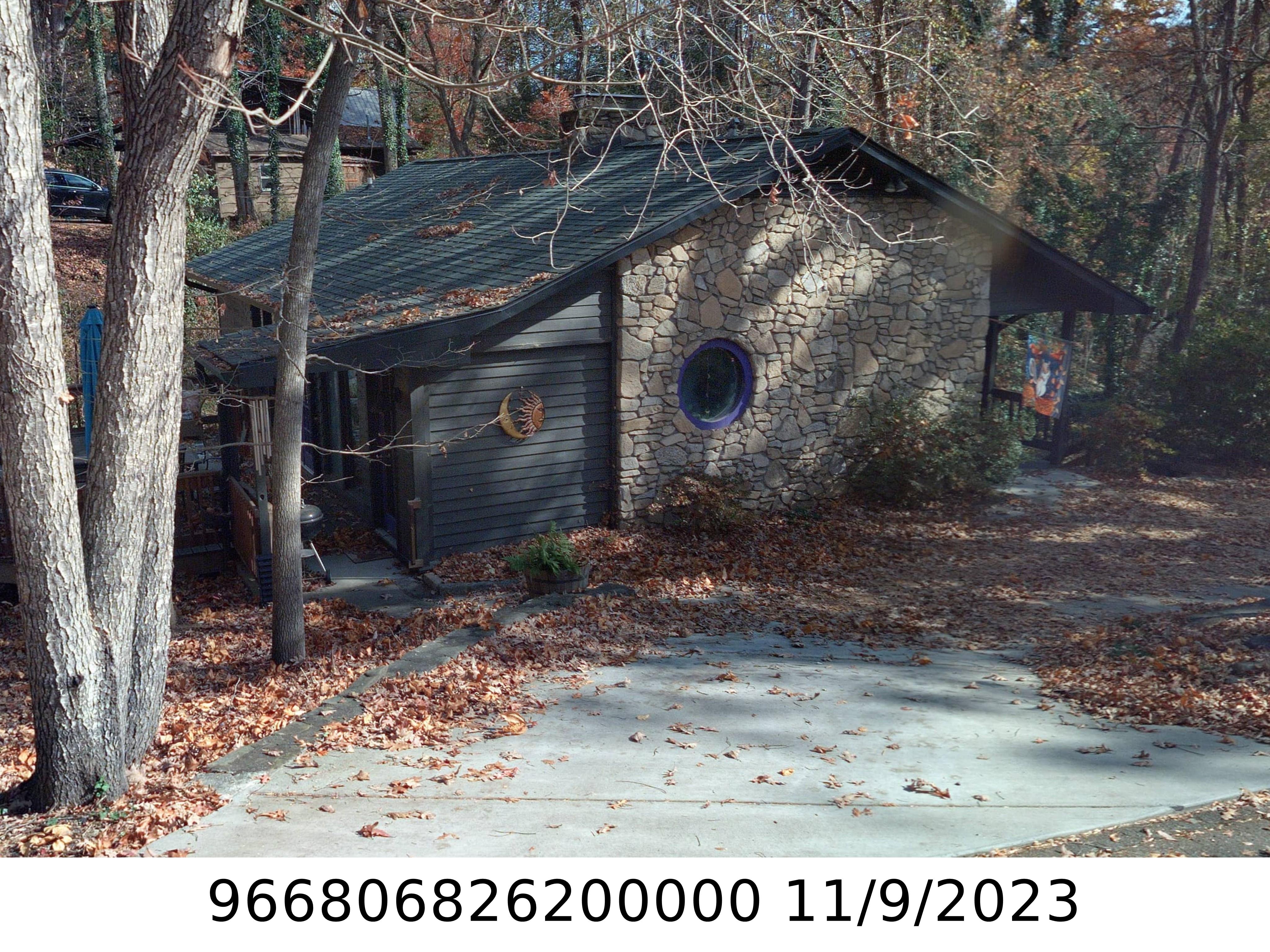 A picture of the property located at 2 ANGUS LN, ASHEVILLE NC 28805.
