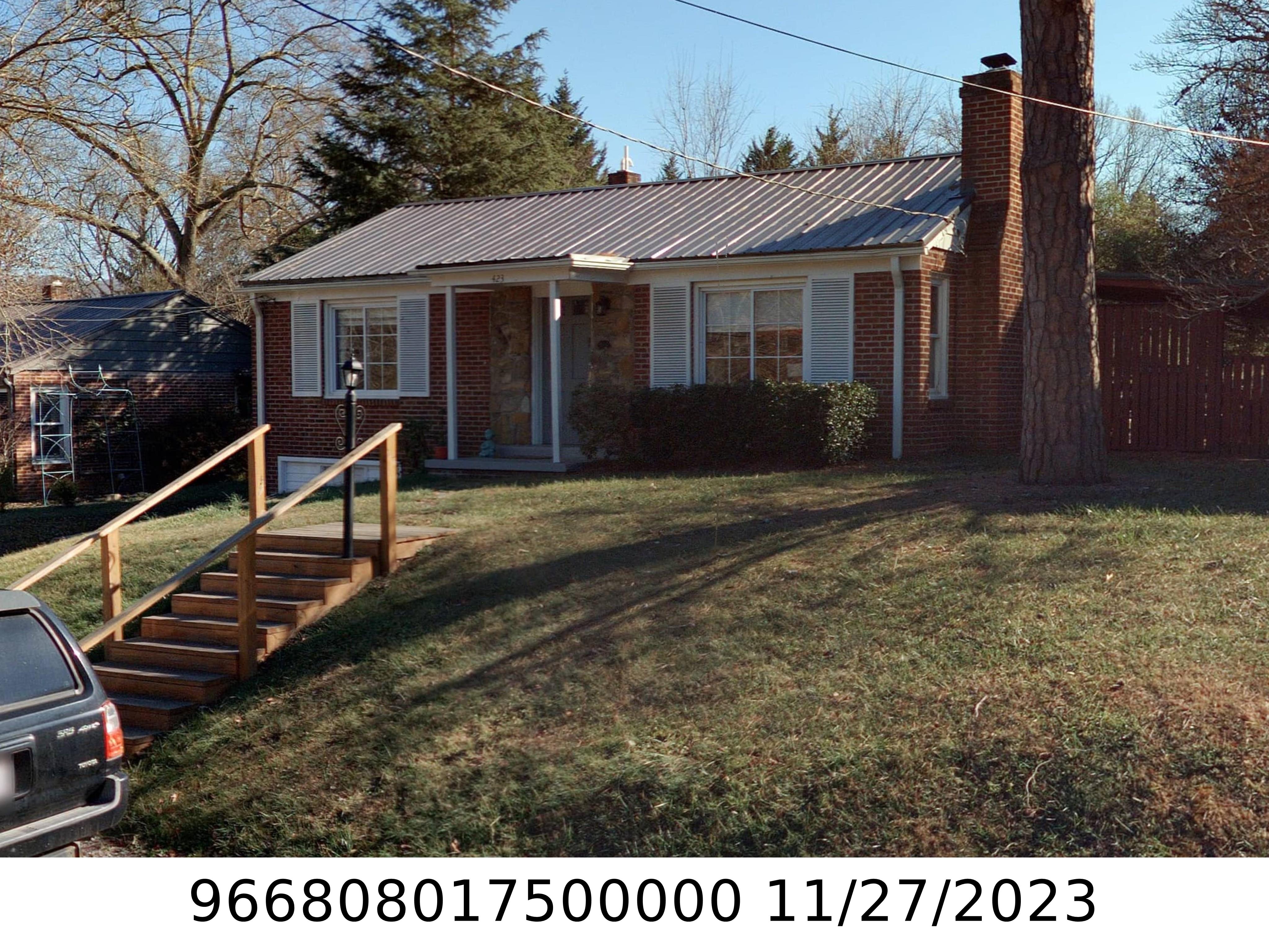 A picture of the property located at 423 GOVERNORS VIEW RD, ASHEVILLE NC 28805.