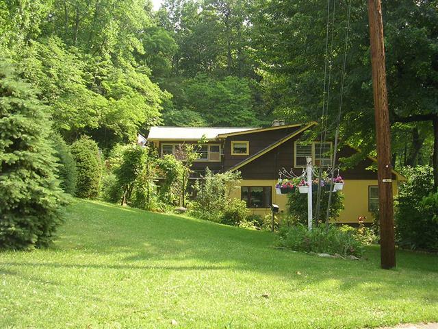 A picture of the property located at 440 GOVERNORS VIEW RD ASHEVILLE NC.