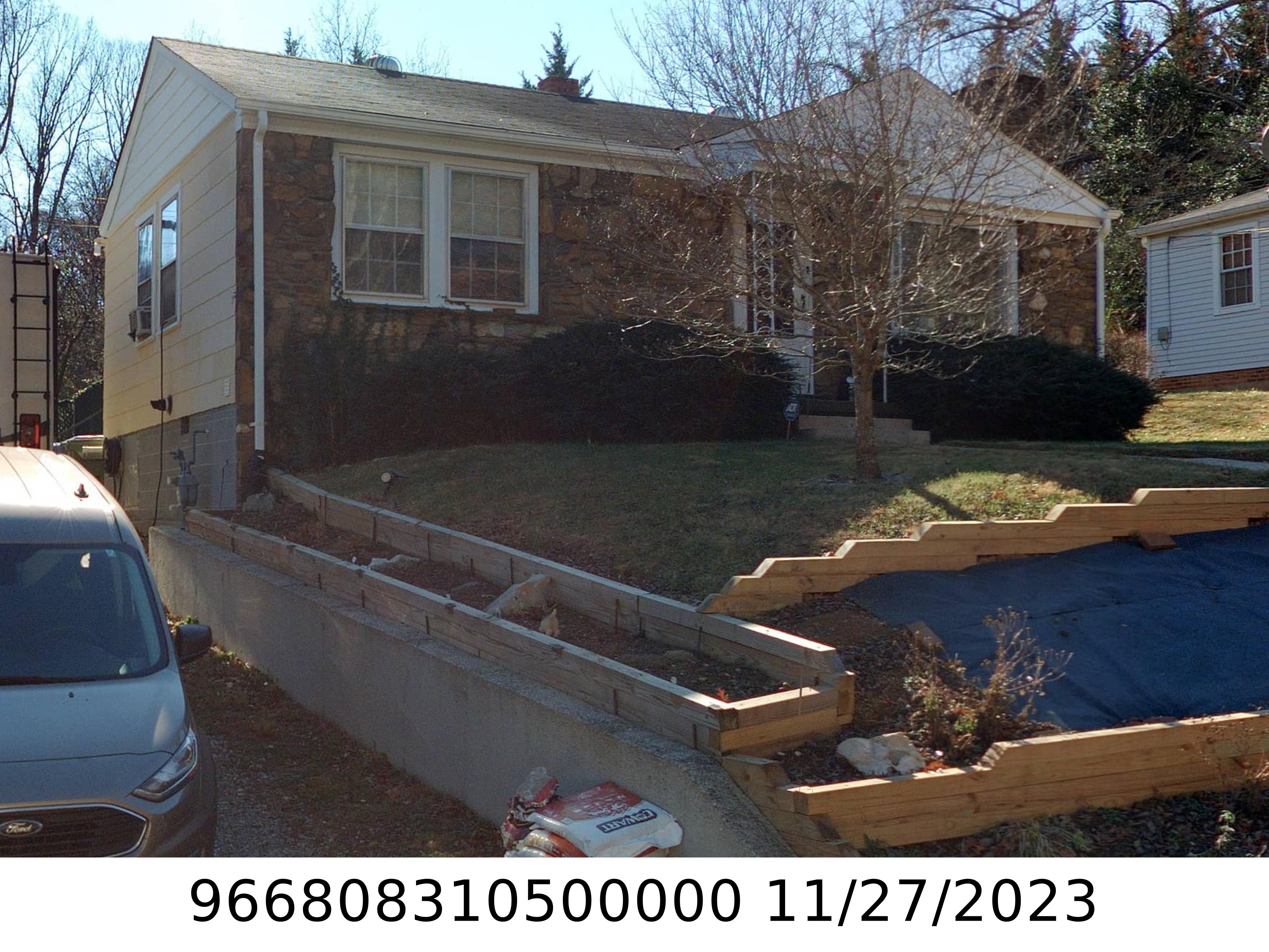 A picture of the property located at 433 GOVERNORS VIEW RD, ASHEVILLE NC 28805.