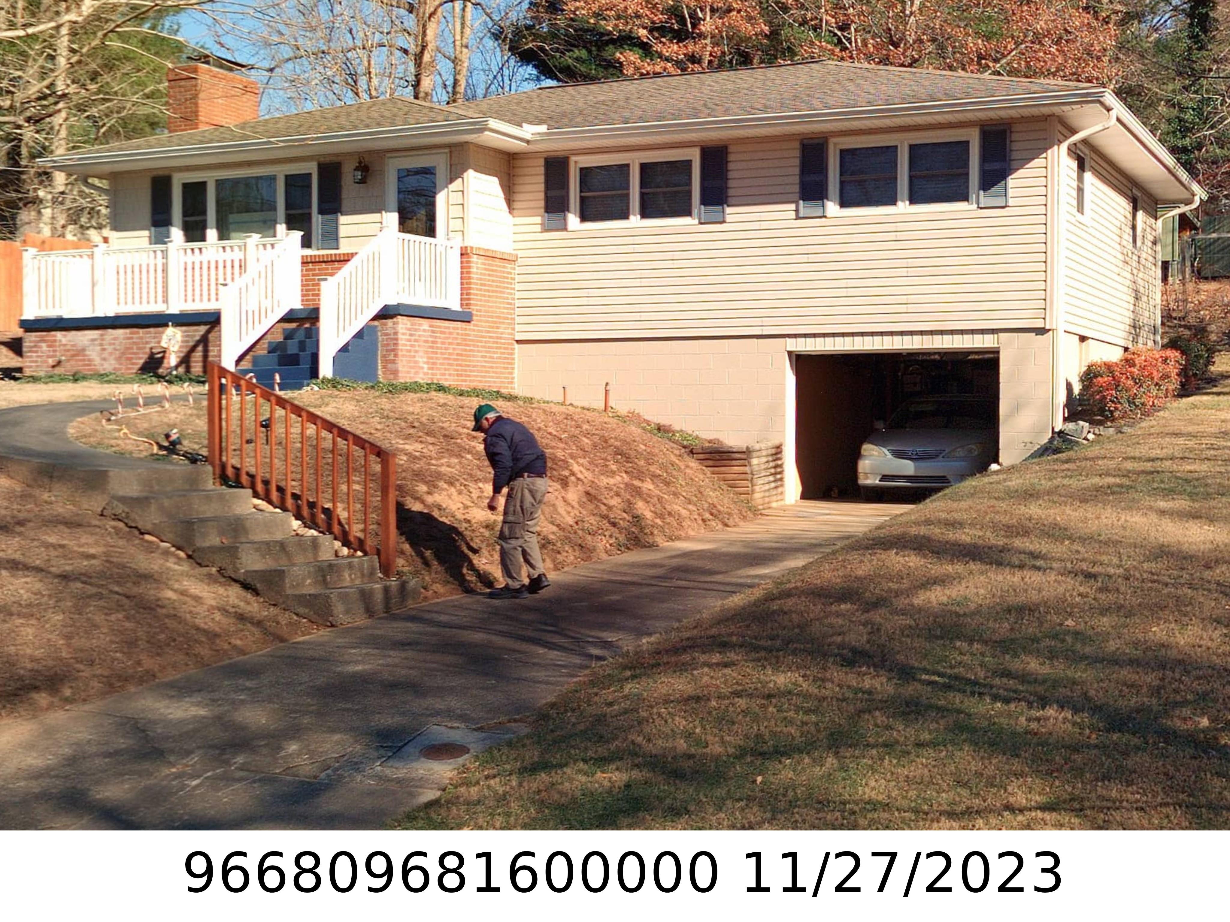 A picture of the property located at 75 MEMORY LN, ASHEVILLE NC 28805.