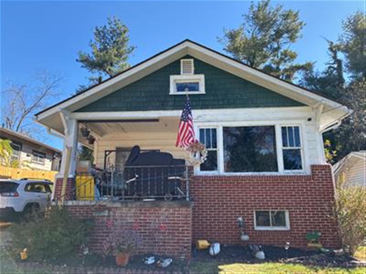 A picture of the property located at 66 CRAIG CIR, ASHEVILLE NC 28805.