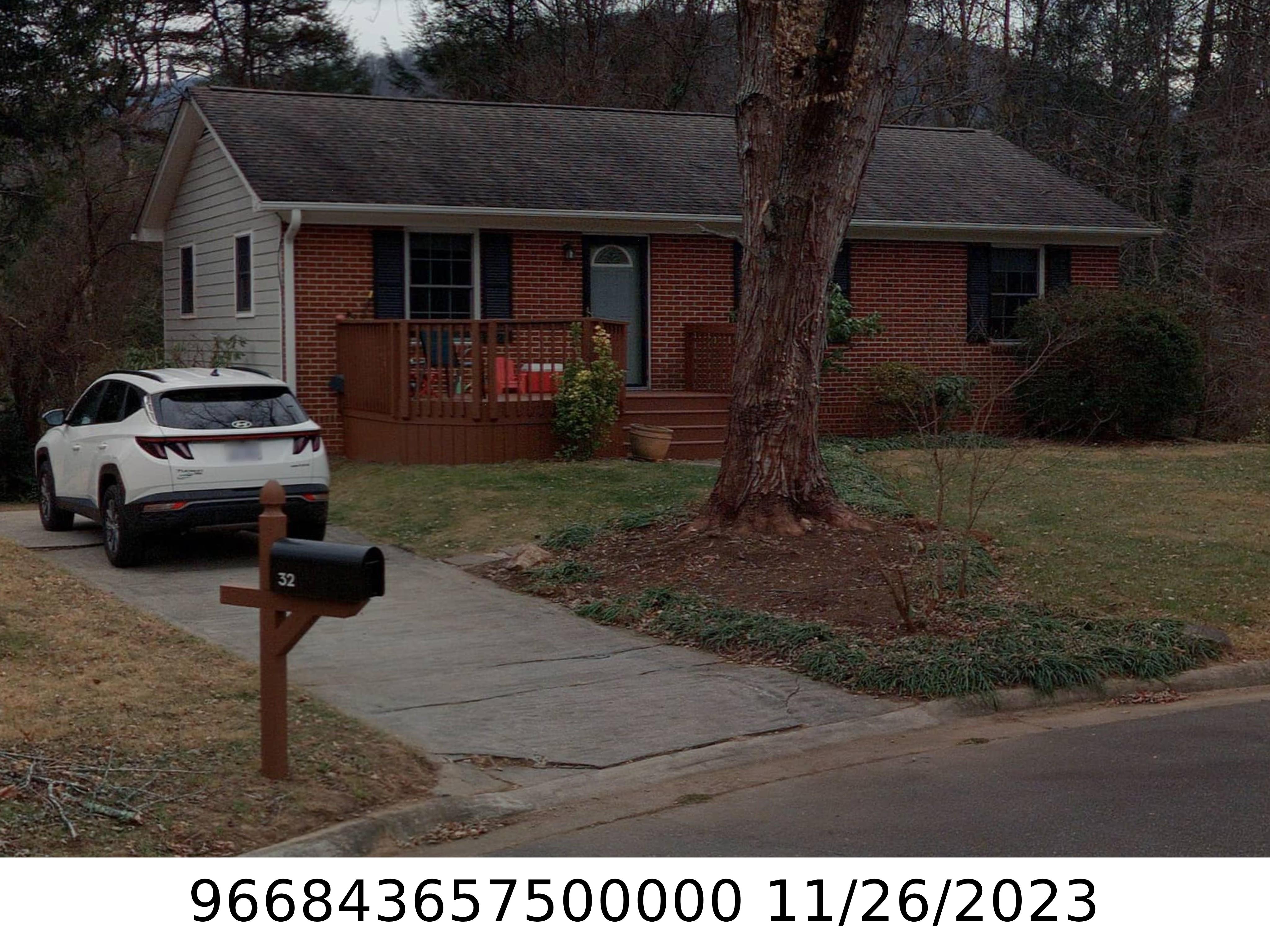 A picture of the property located at 32 BIRCHWOOD LN, ASHEVILLE NC 28805.