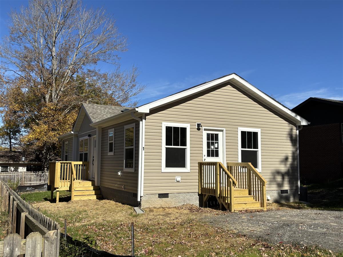 A picture of the property located at 1 W LOOKING GLASS LN, ASHEVILLE NC 28805.