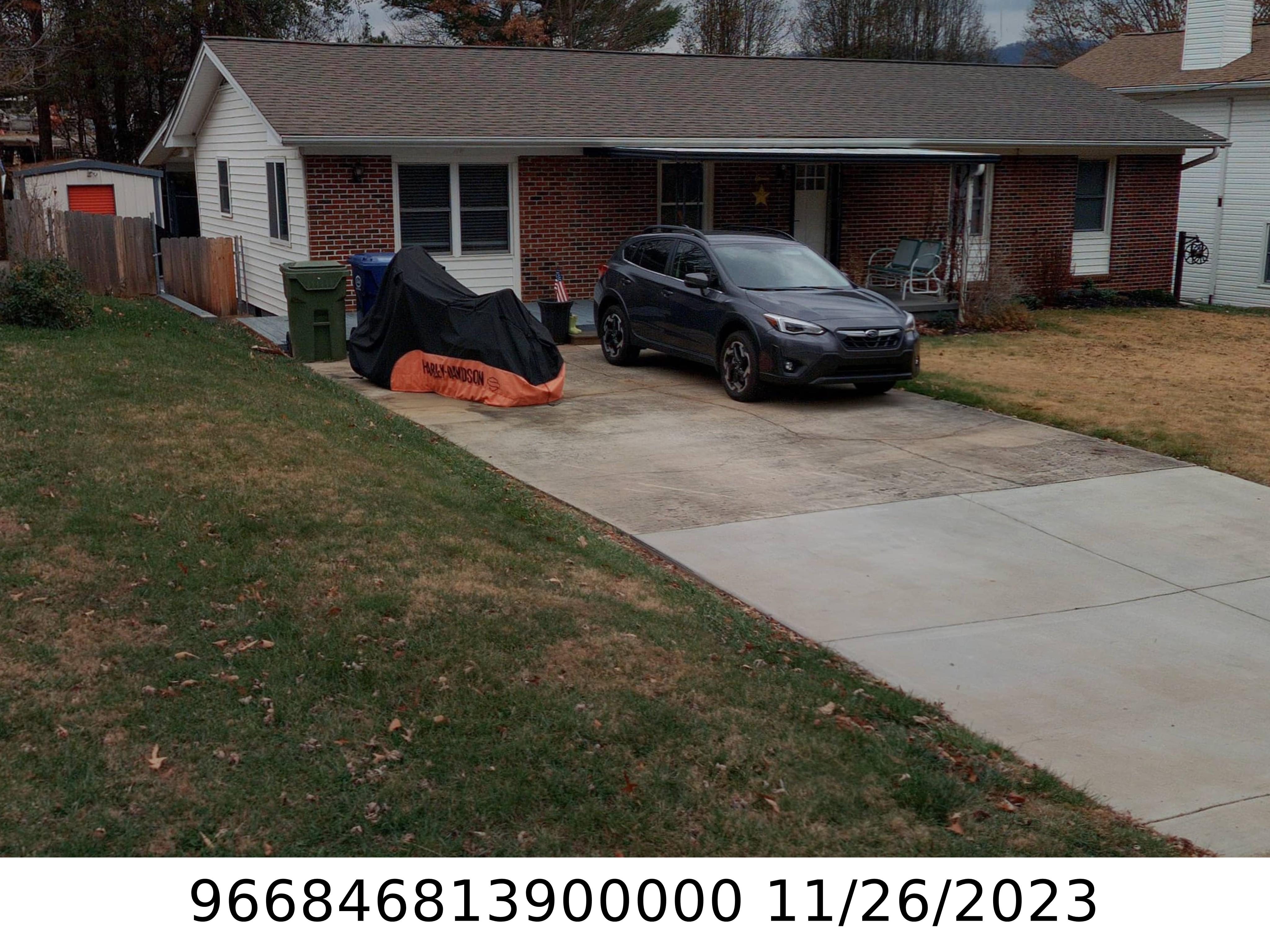 A picture of the property located at 11 PLEASANT RIDGE DR, ASHEVILLE NC 28805.