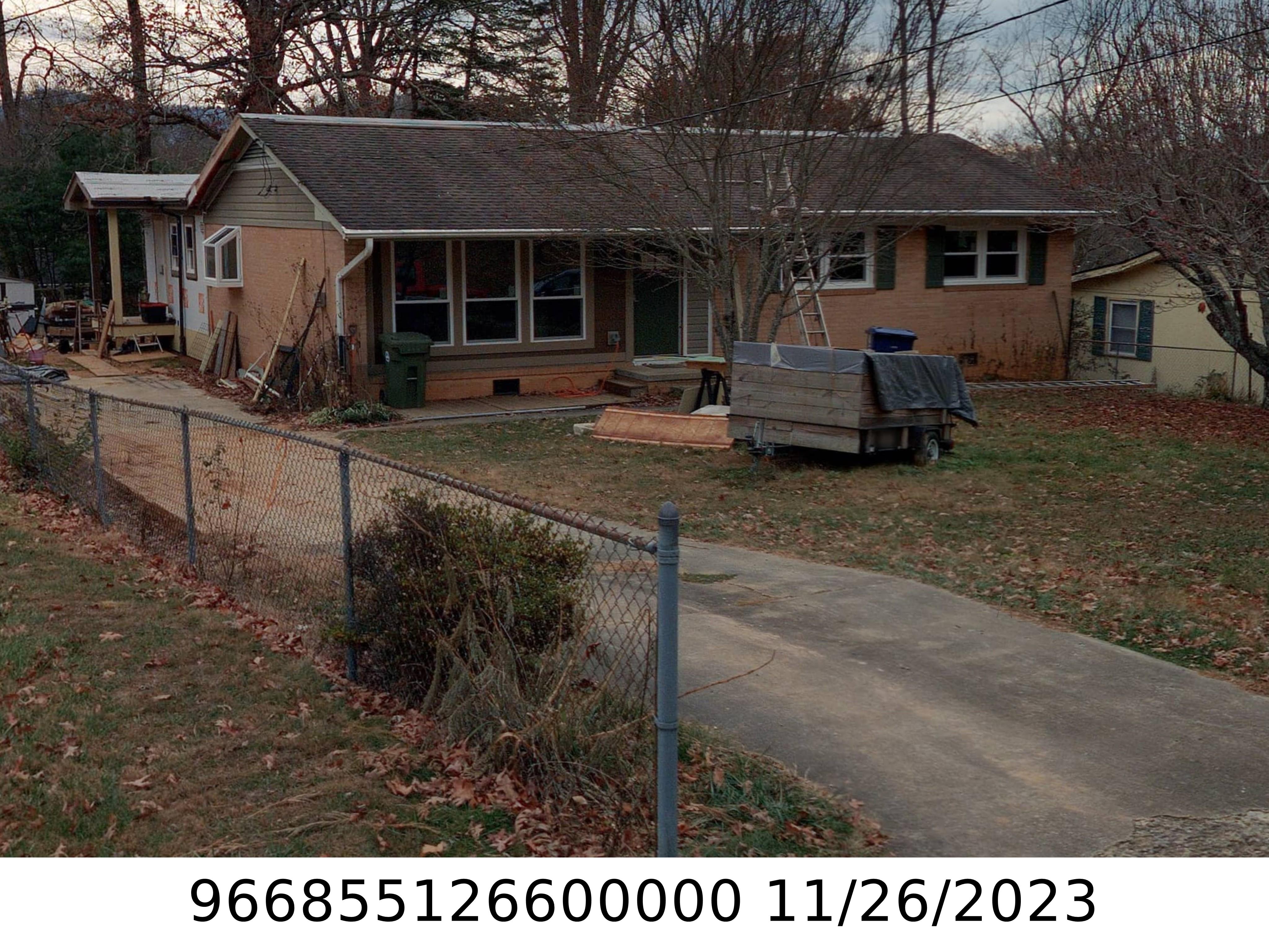 A picture of the property located at 7 LOOKING GLASS LN, ASHEVILLE NC 28805.