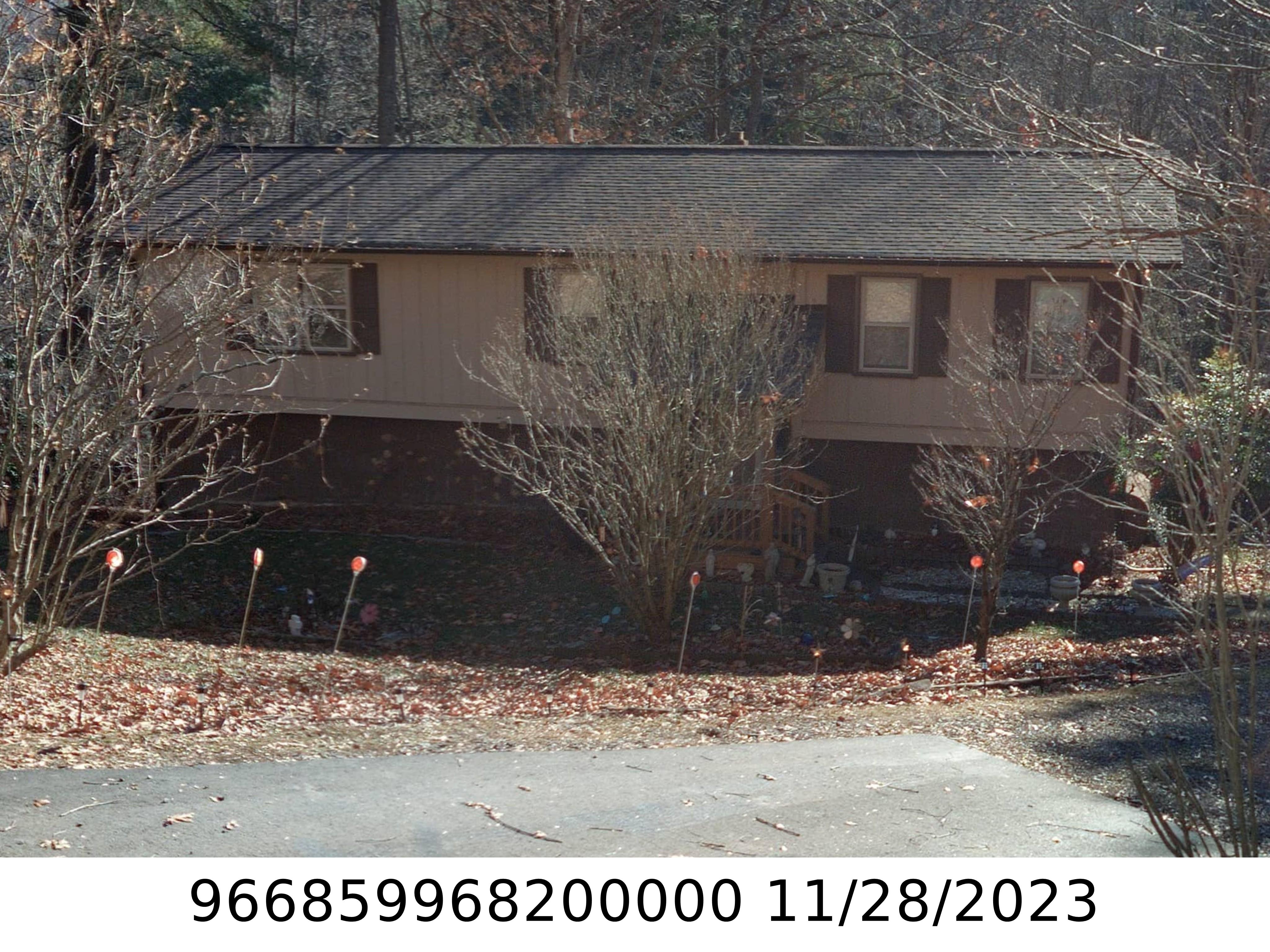 A picture of the property located at 15 STEPHENSON LN, ASHEVILLE NC 28805.