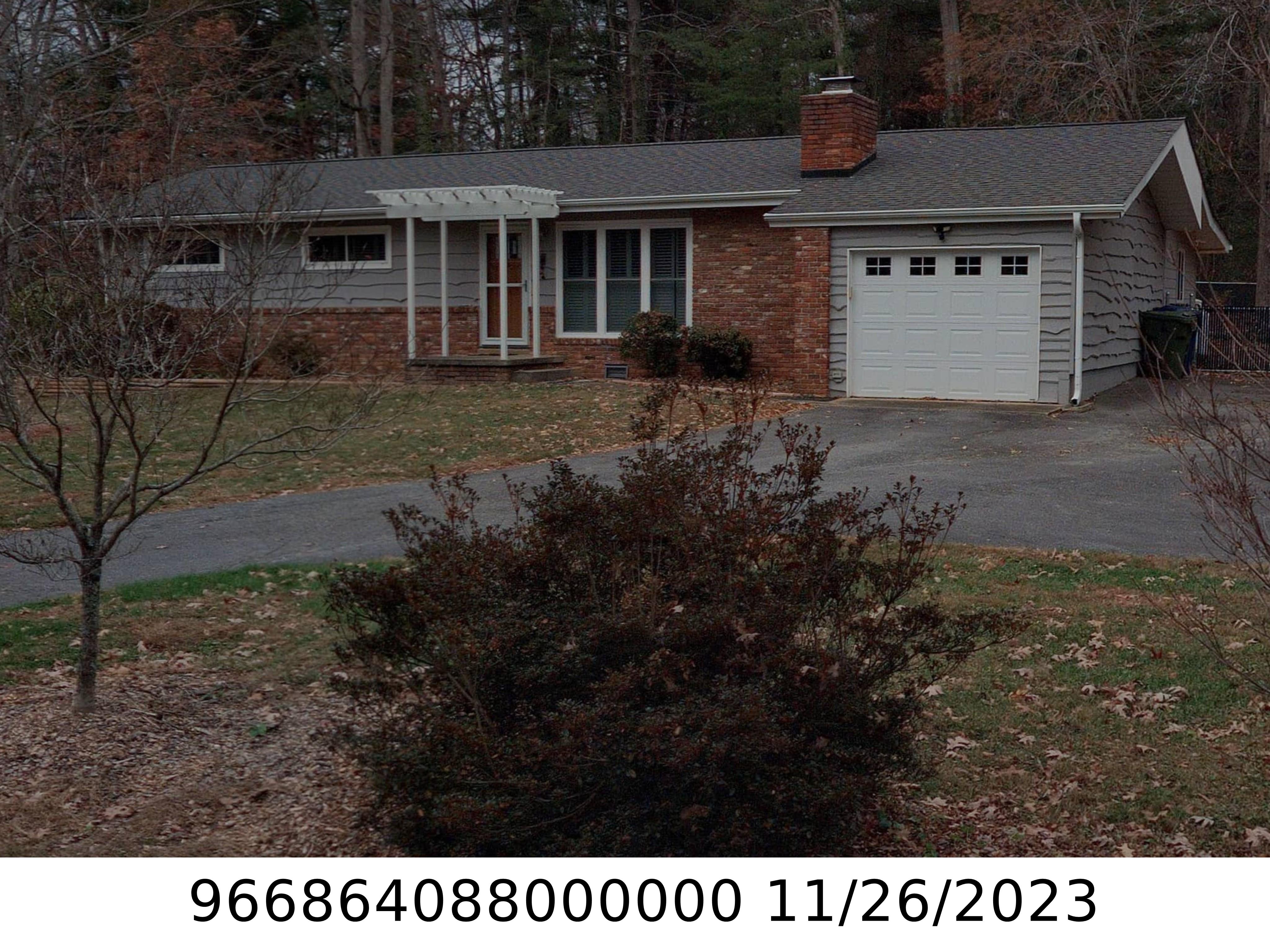 A picture of the property located at 4 E SOURWOOD LN, ASHEVILLE NC 28805.