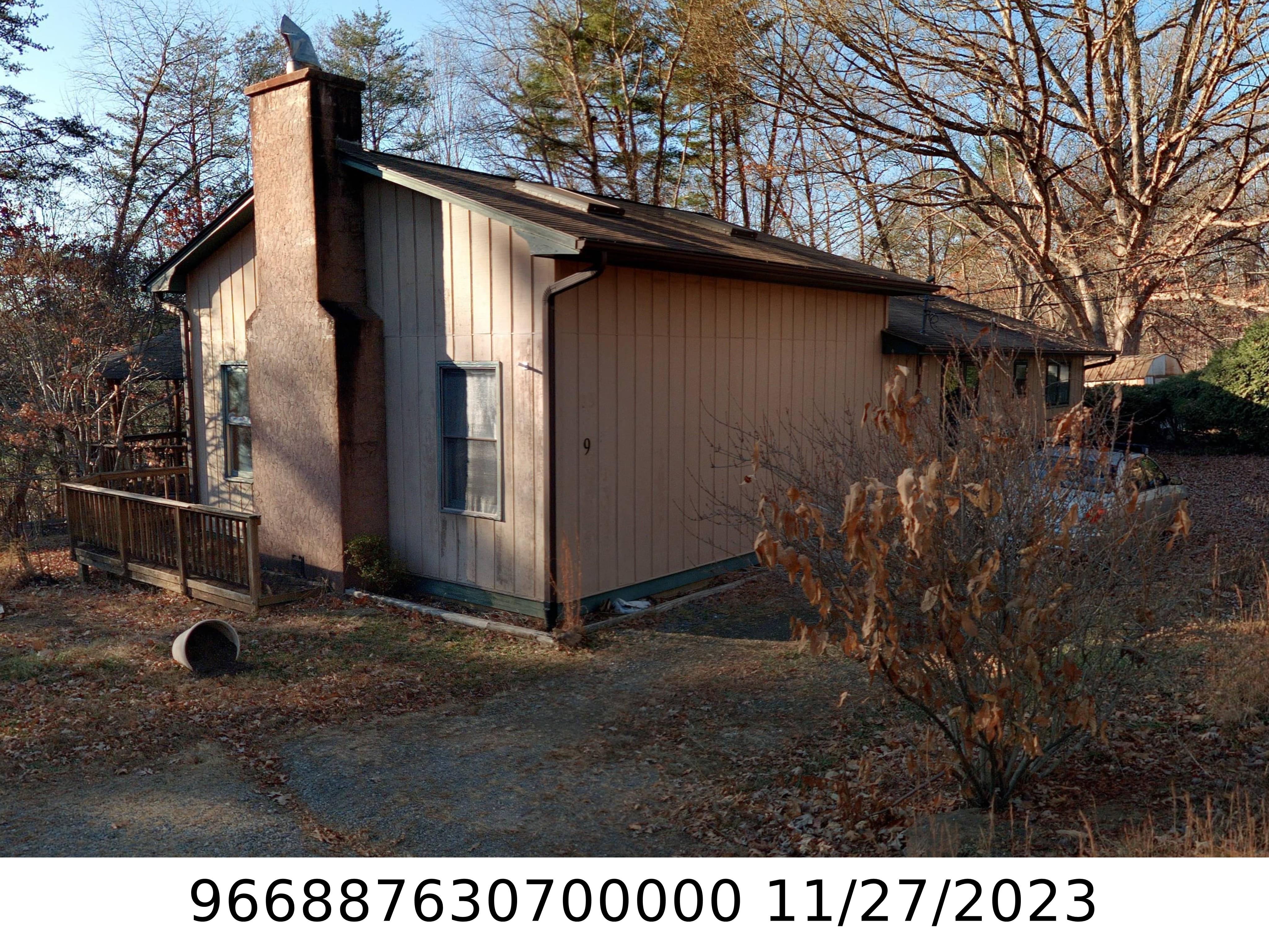 A picture of the property located at 9 WALTERS PLACE DR, ASHEVILLE NC 28805.