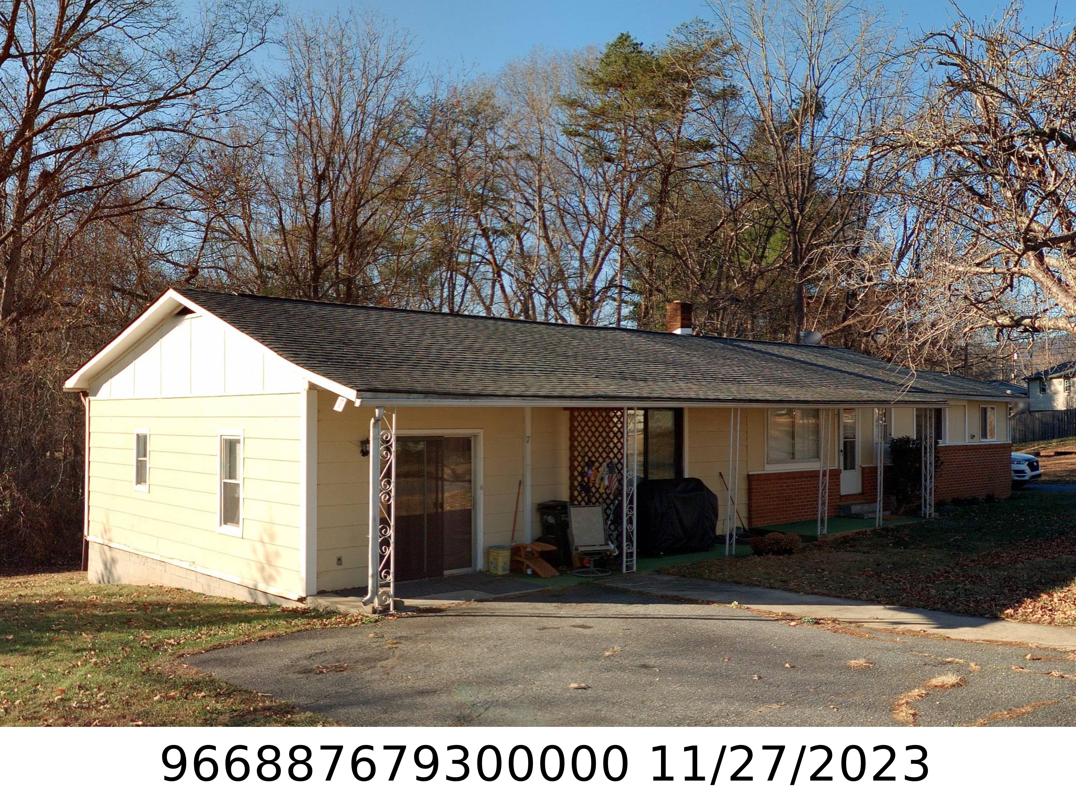 A picture of the property located at 7 GENTLEBREEZE LN, ASHEVILLE NC 28805.