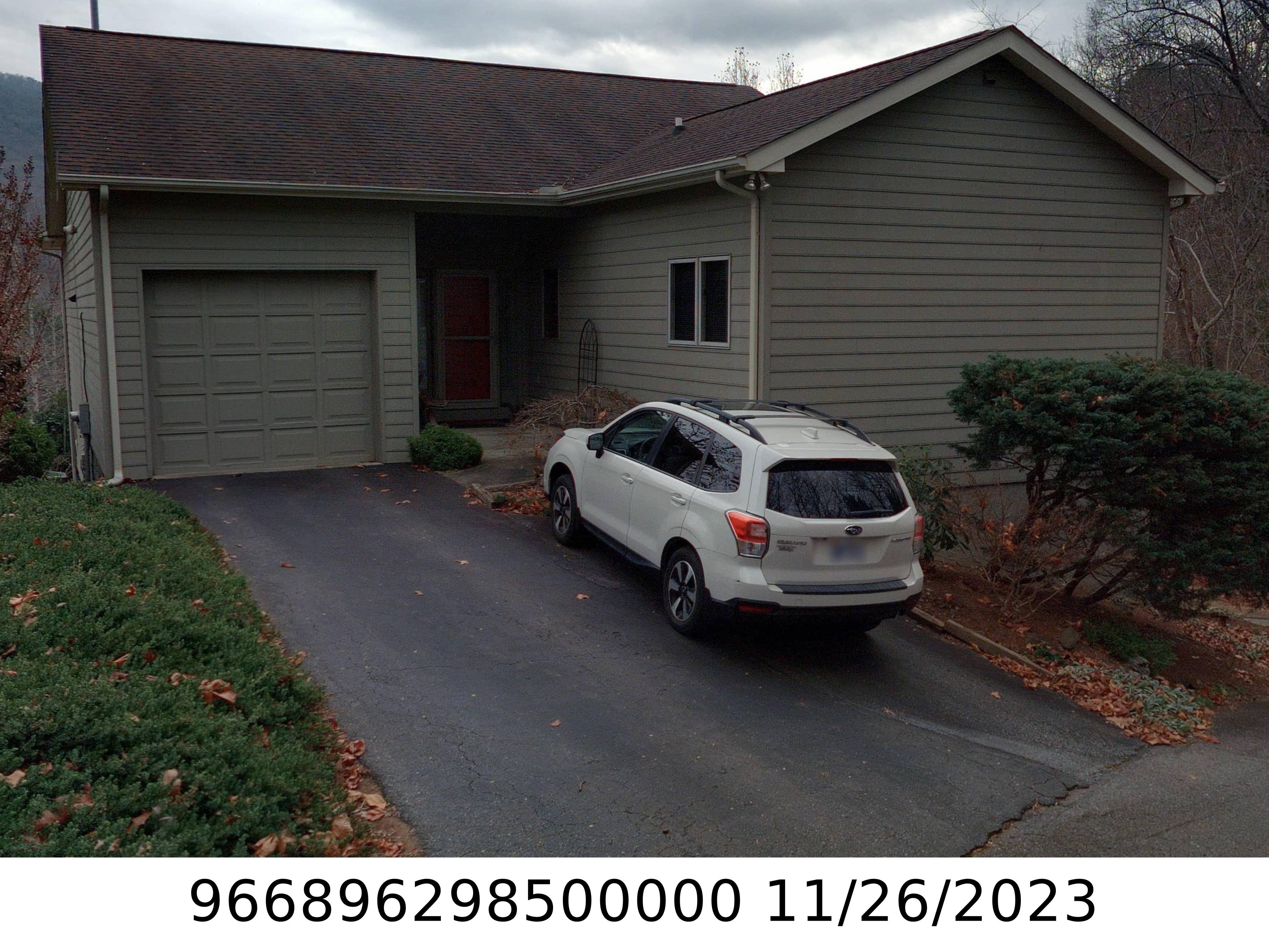 A picture of the property located at 20 SPRING HOLLOW CIR, ASHEVILLE NC 28805.