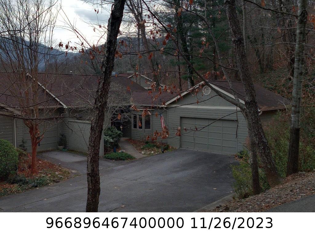 A picture of the property located at 16 RIVER KNOLL RD, ASHEVILLE NC 28805.