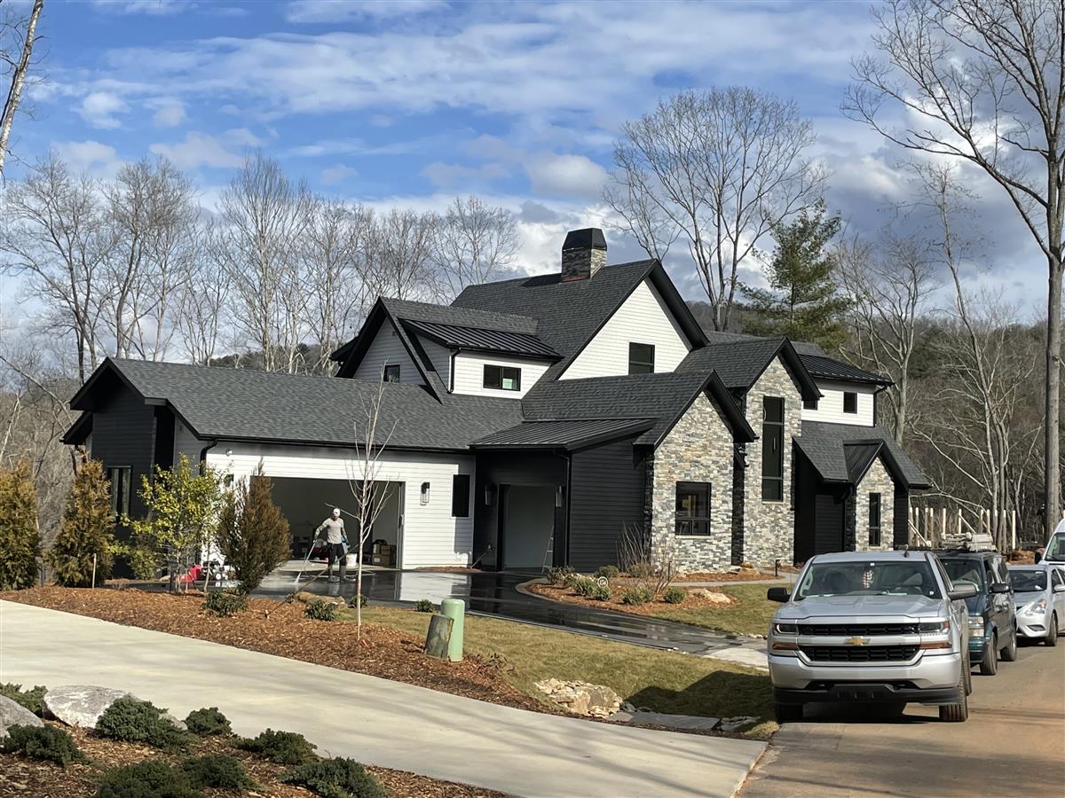 A picture of the property located at 154 RIVERBEND FOREST DR, ASHEVILLE NC 28805.