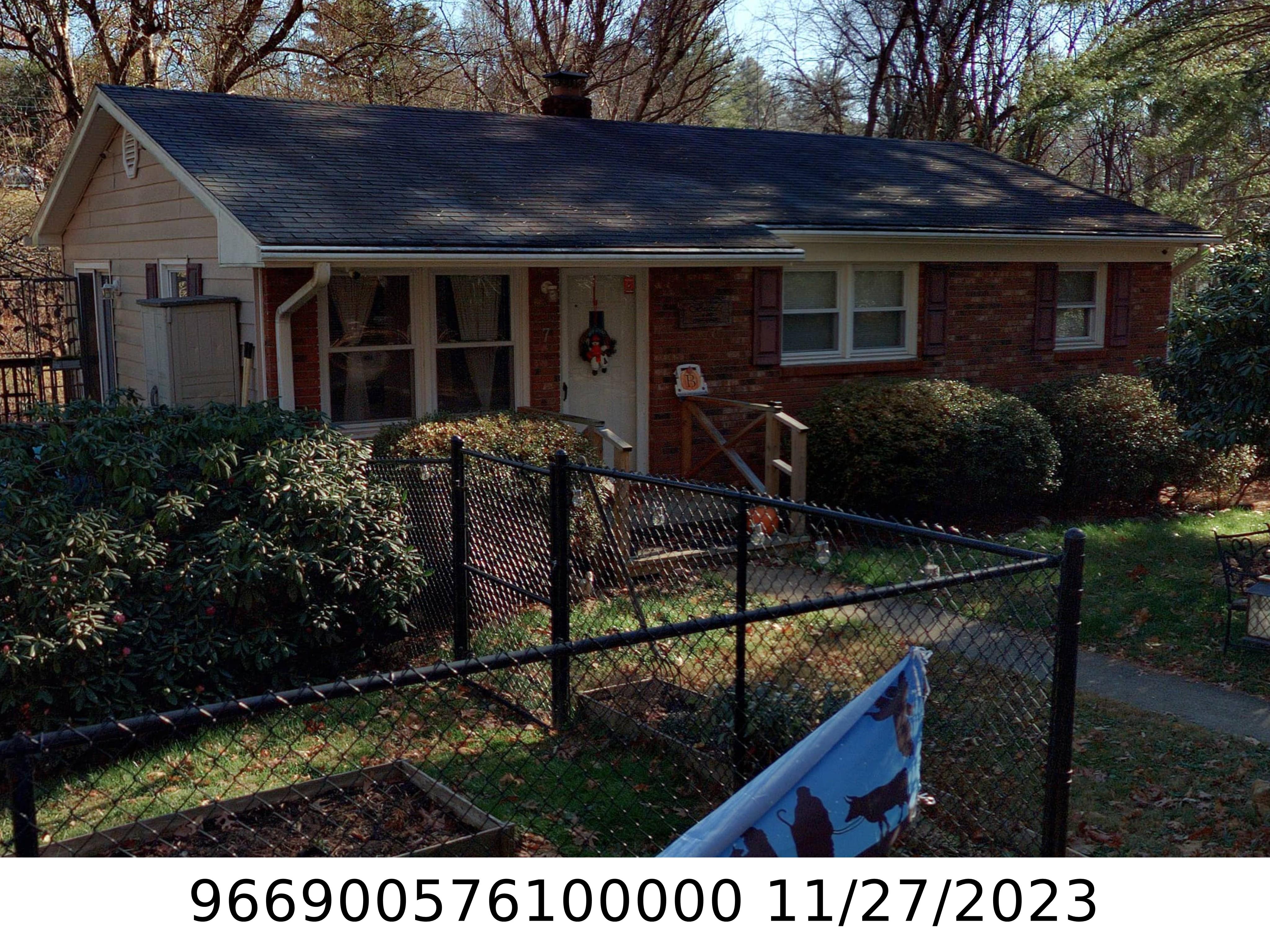 A picture of the property located at 7 E PINEDALE LN, ASHEVILLE NC 28805.