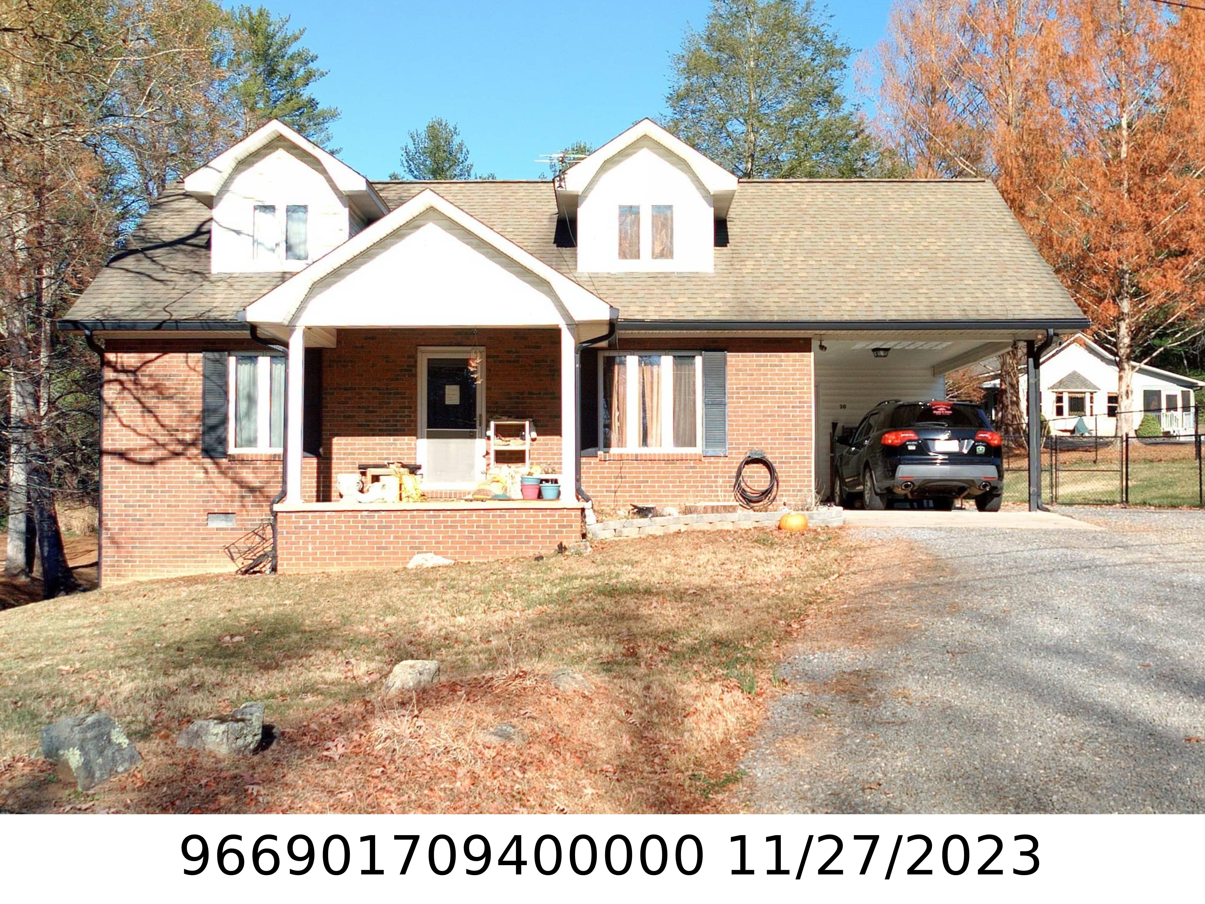 A picture of the property located at 30 E PINEDALE LN, ASHEVILLE NC 28805.