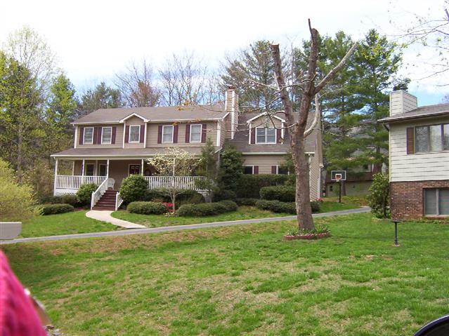 A picture of the property located at 4 STEPHANIE LN, ASHEVILLE NC 28805.