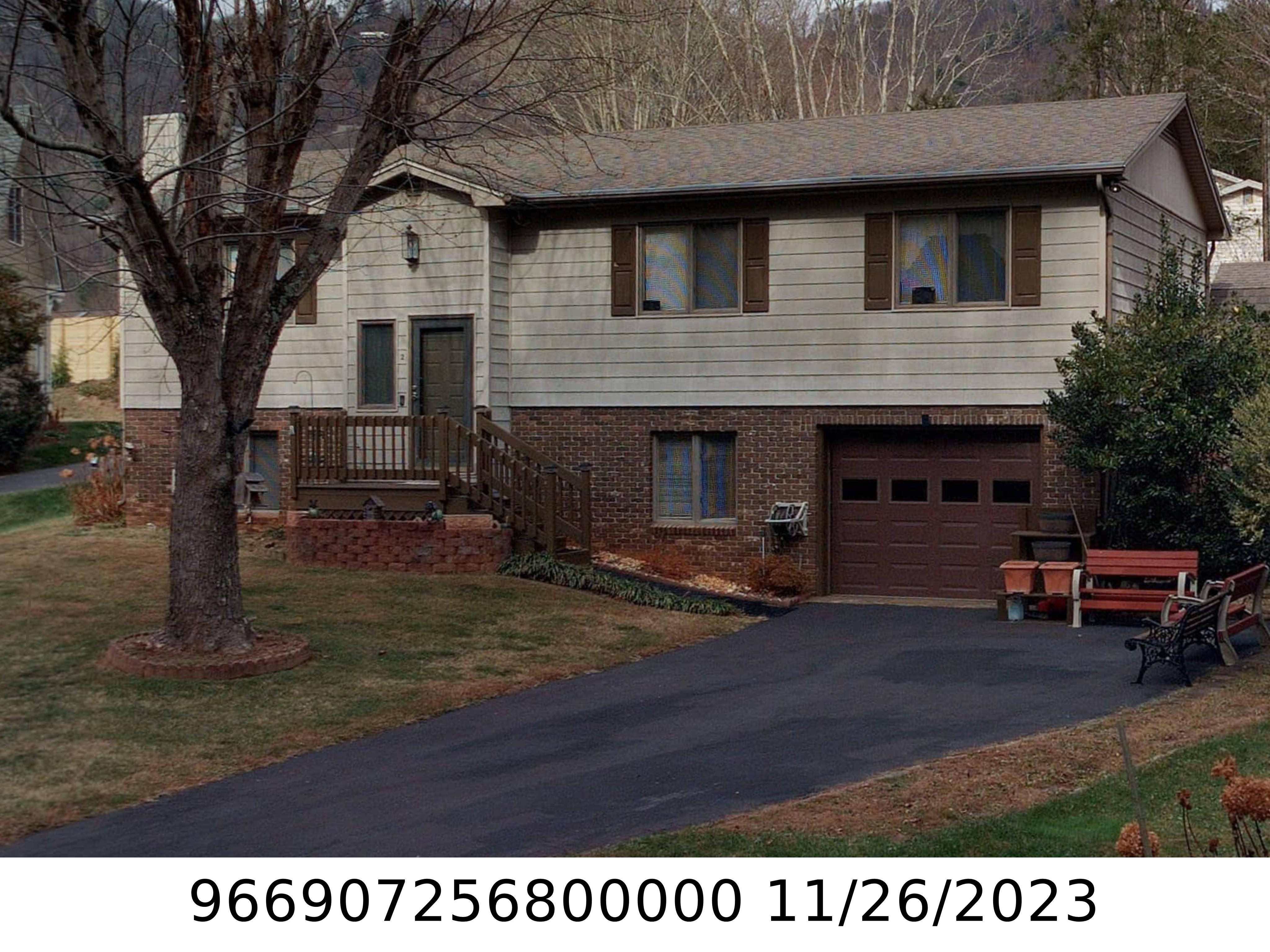 A picture of the property located at 2 STEPHANIE LN, ASHEVILLE NC 28805.