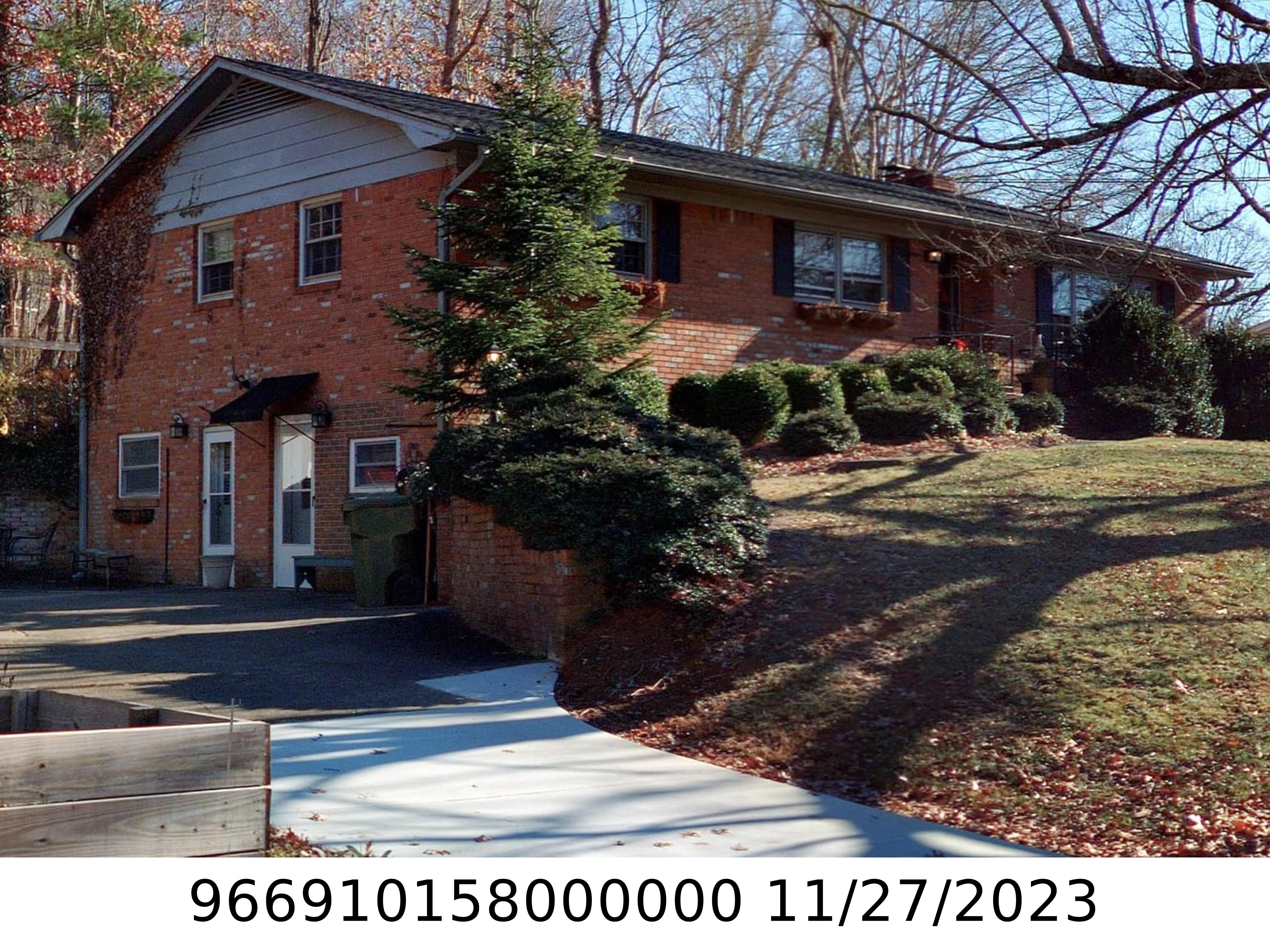 A picture of the property located at 3 FOREST LN, ASHEVILLE NC 28805.