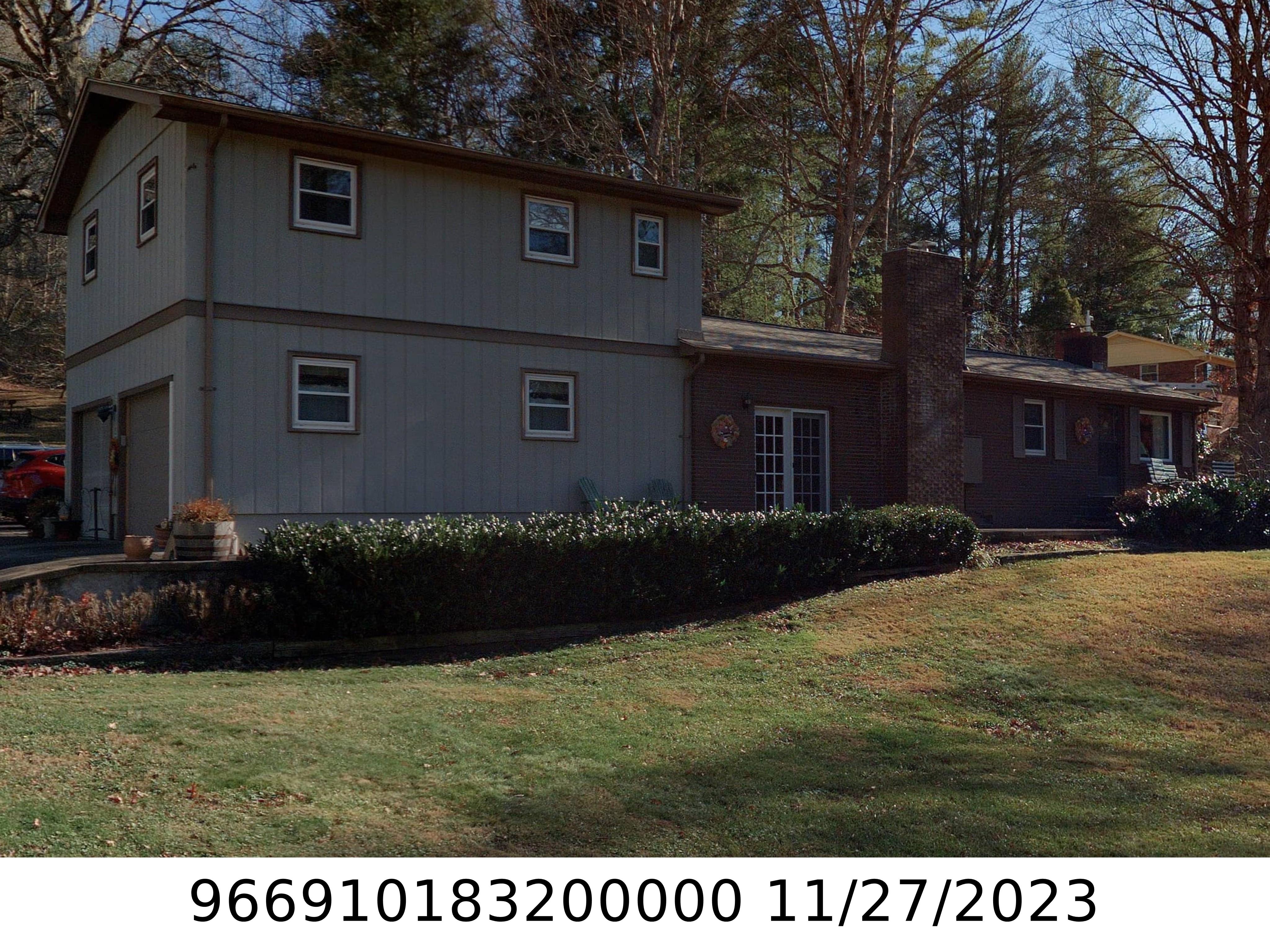 A picture of the property located at 29 E PINEDALE LN, ASHEVILLE NC 28805.