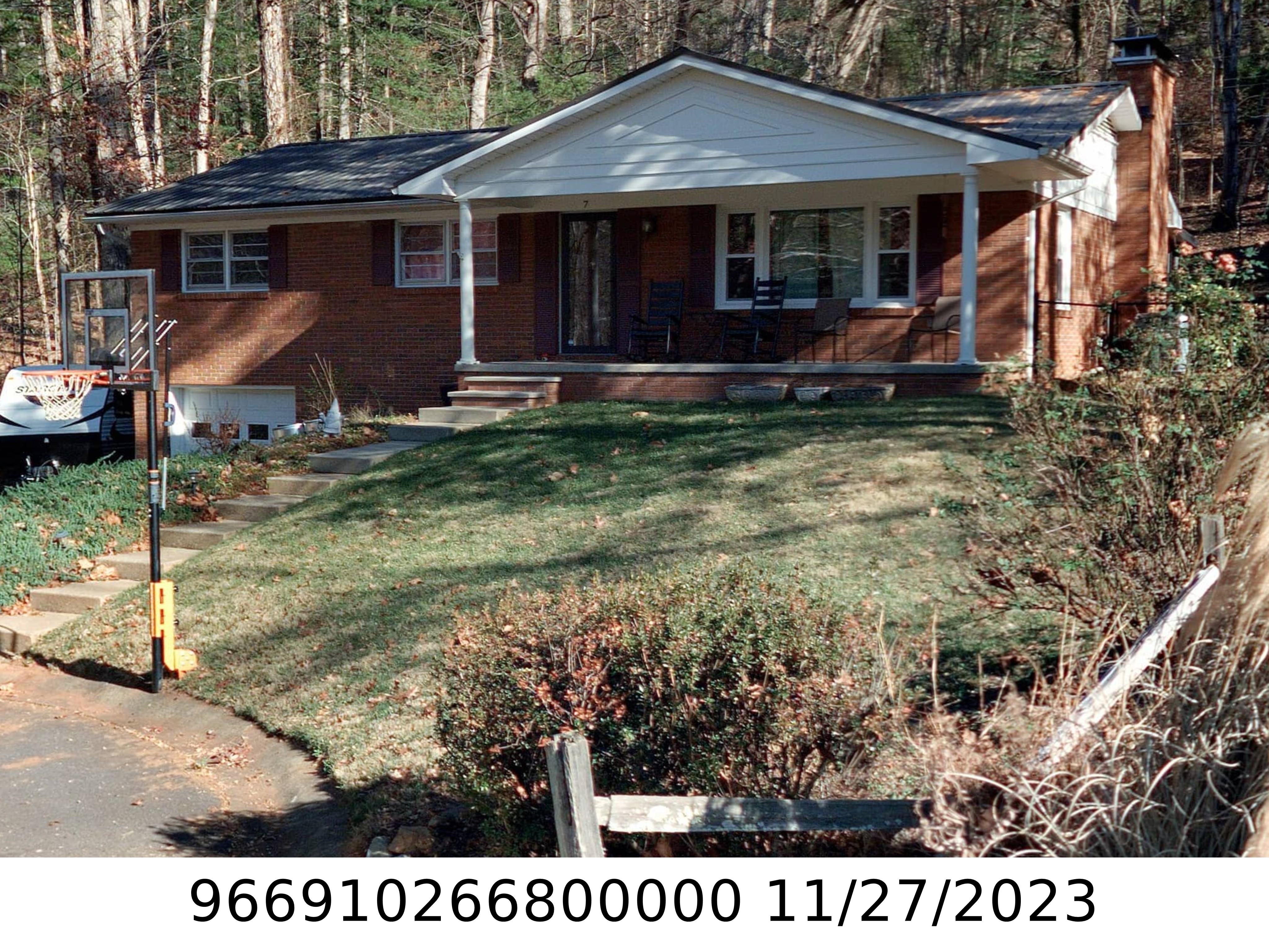 A picture of the property located at 7 FOREST LN, ASHEVILLE NC 28805.
