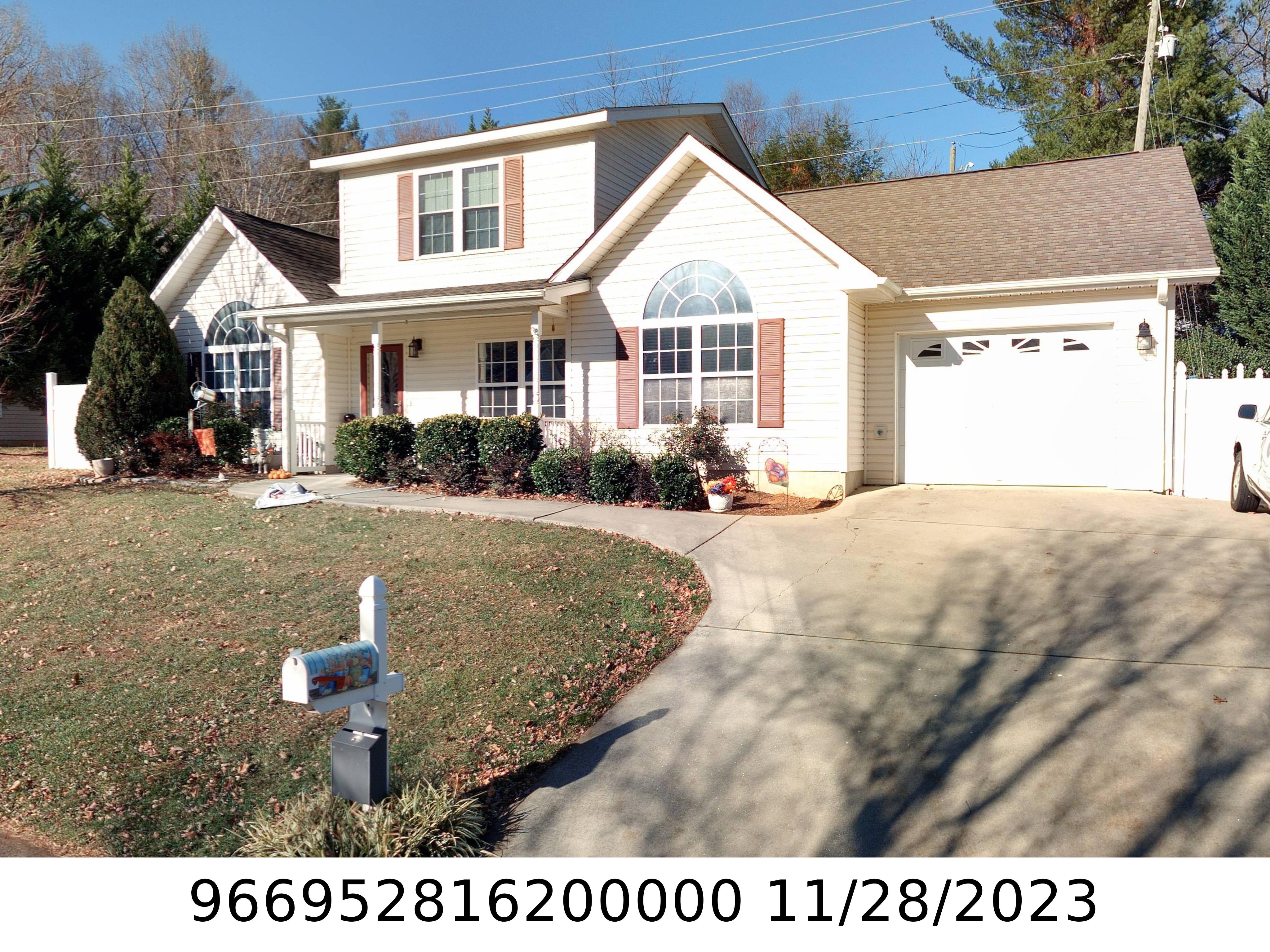 A picture of the property located at 12 RIDGELAND LN, ASHEVILLE NC 28805.