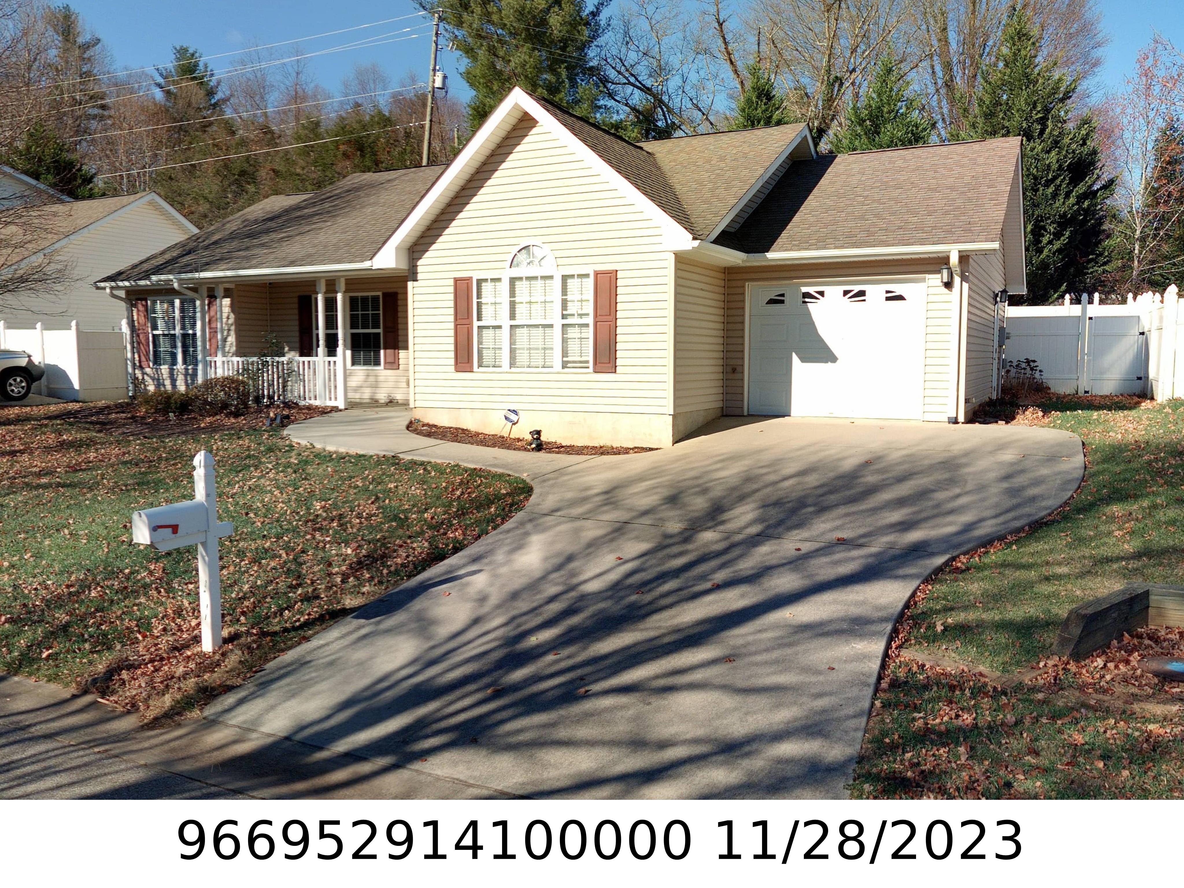 A picture of the property located at 16 RIDGELAND LN, ASHEVILLE NC 28805.