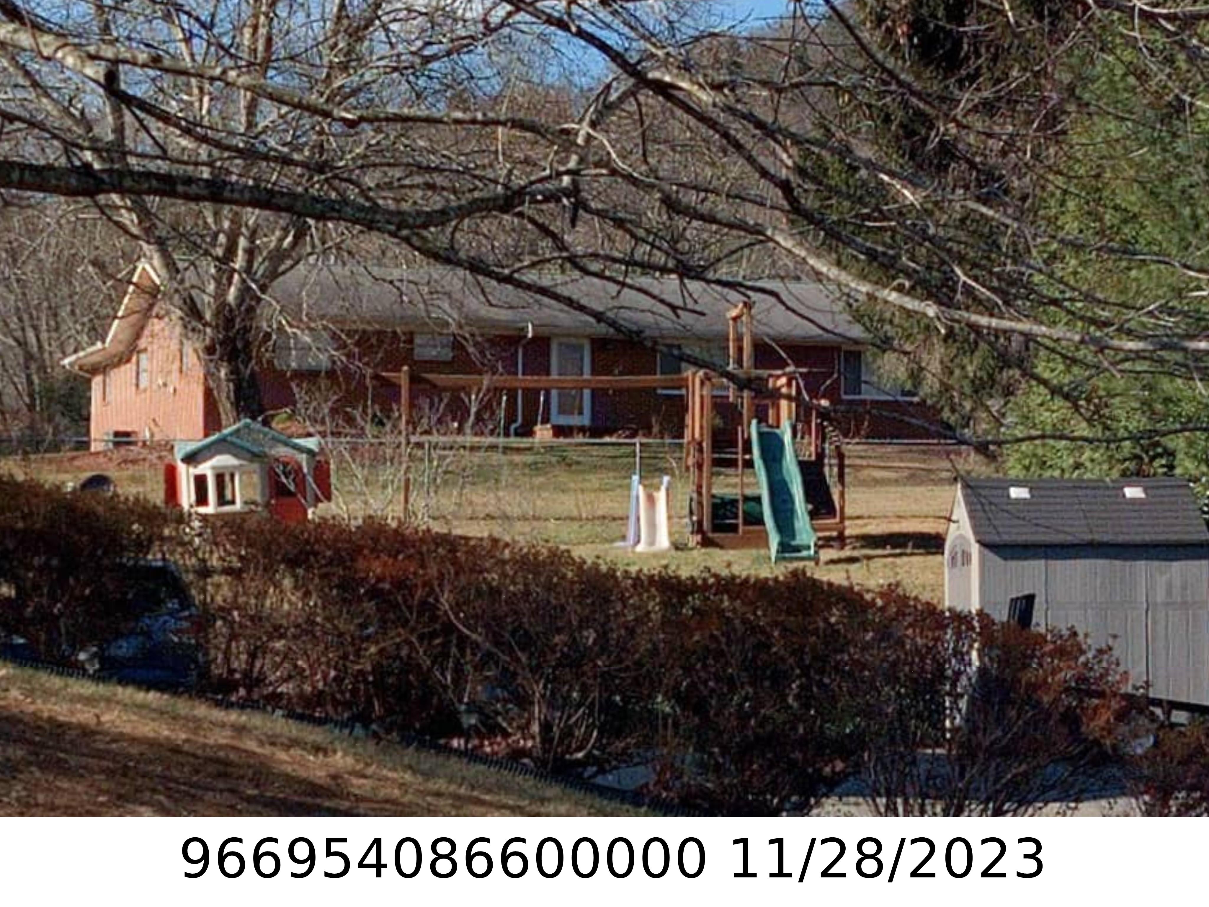 A picture of the property located at 425 UPPER GRASSY BRANCH RD, ASHEVILLE NC 28805.