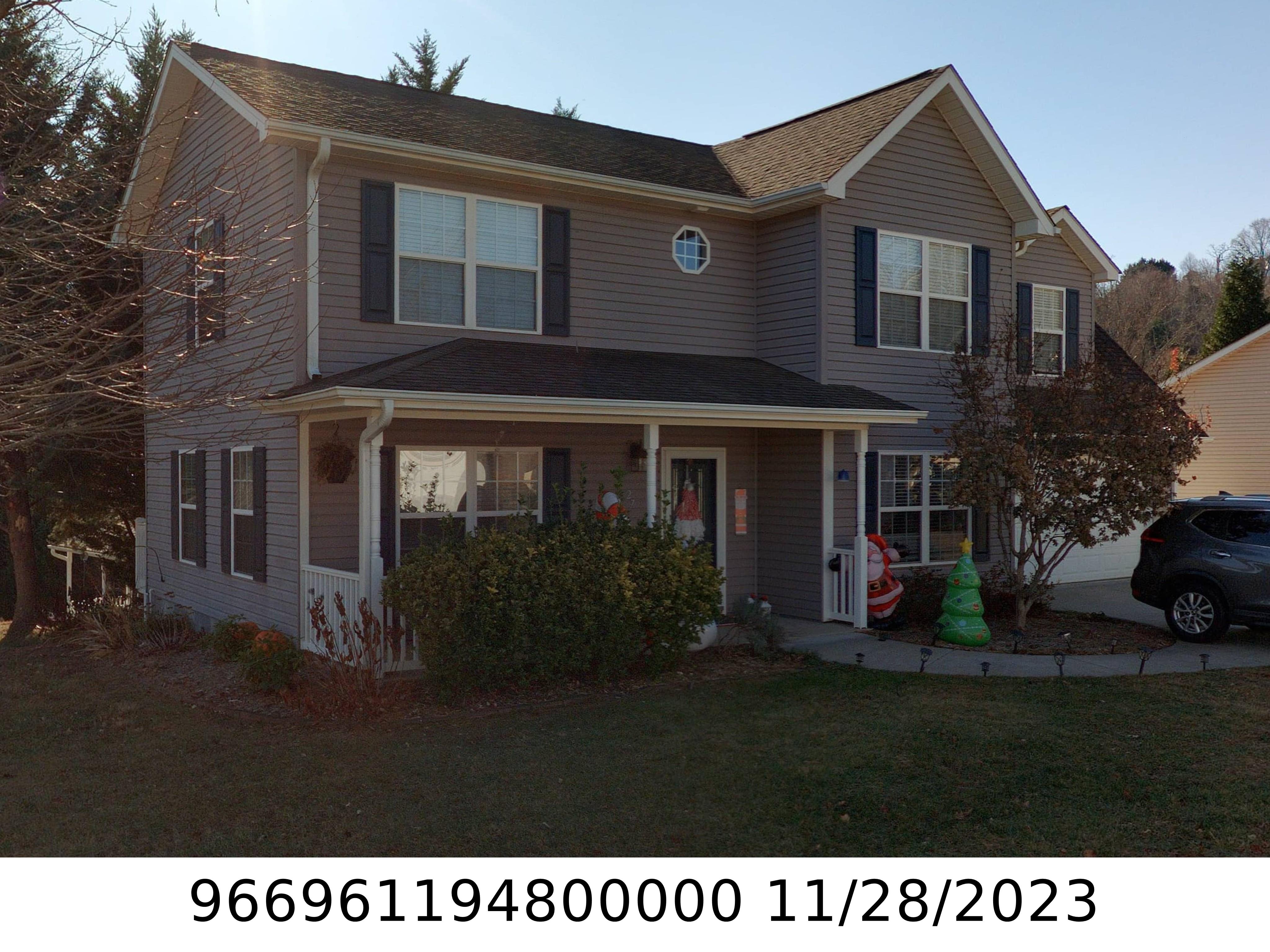 A picture of the property located at 27 RIDGELAND LN, ASHEVILLE NC 28805.