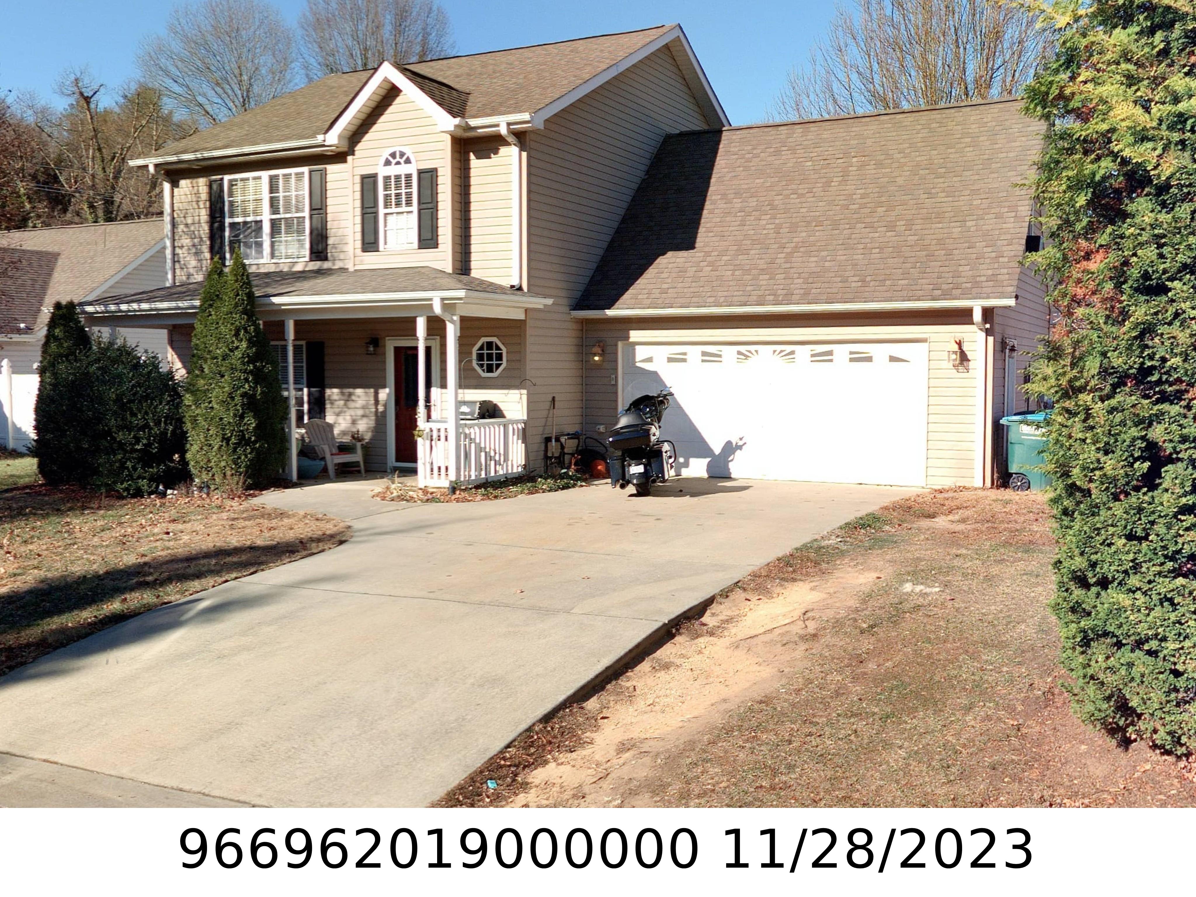 A picture of the property located at 24 RIDGELAND LN, ASHEVILLE NC 28805.