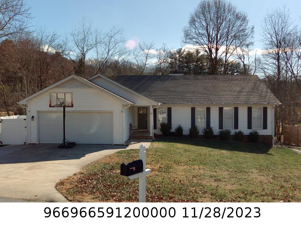 A picture of the property located at 14 PRIMROSE LN, ASHEVILLE NC 28805.