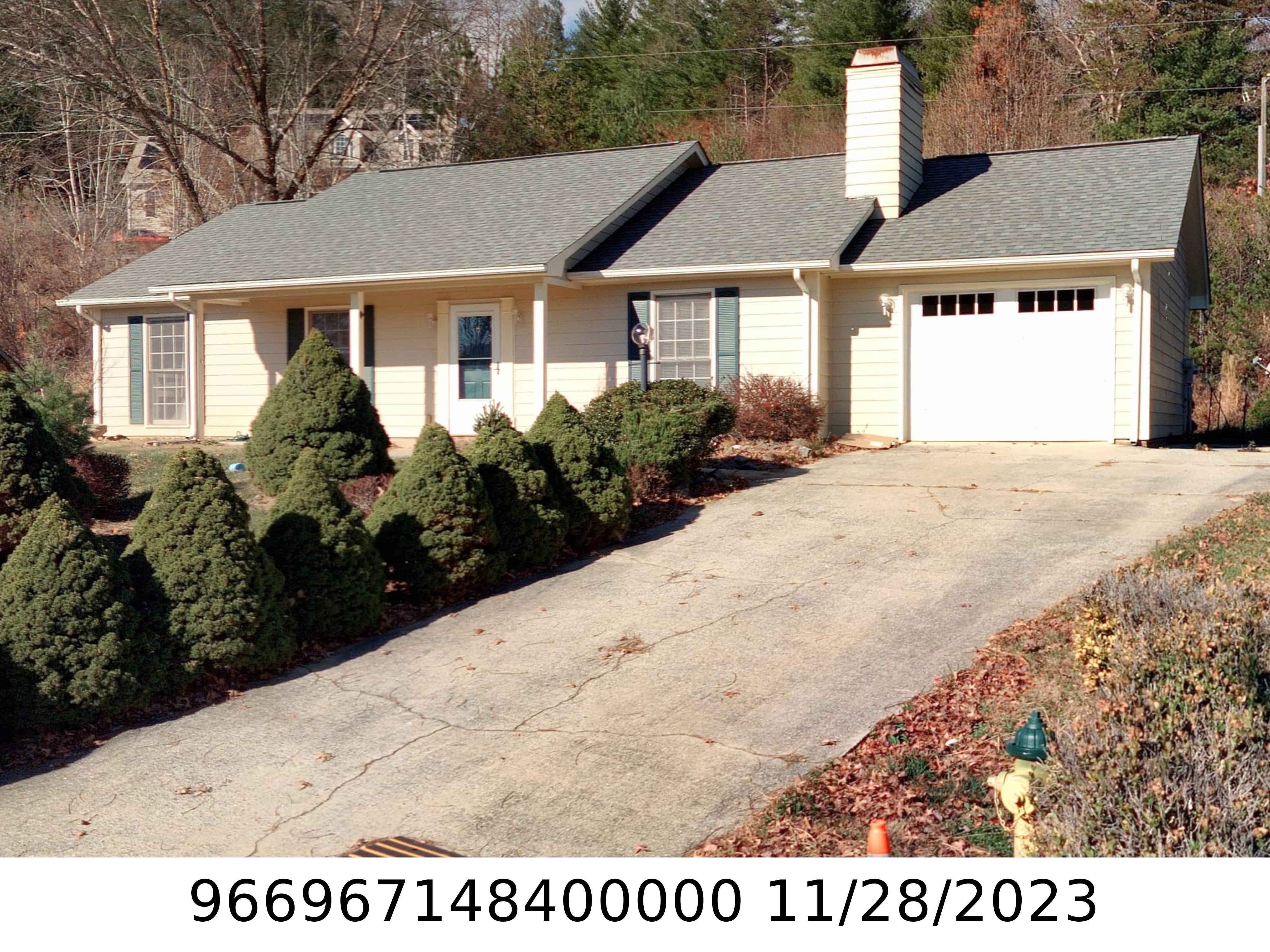 A picture of the property located at 107 HYACINTH LN, ASHEVILLE NC 28805.