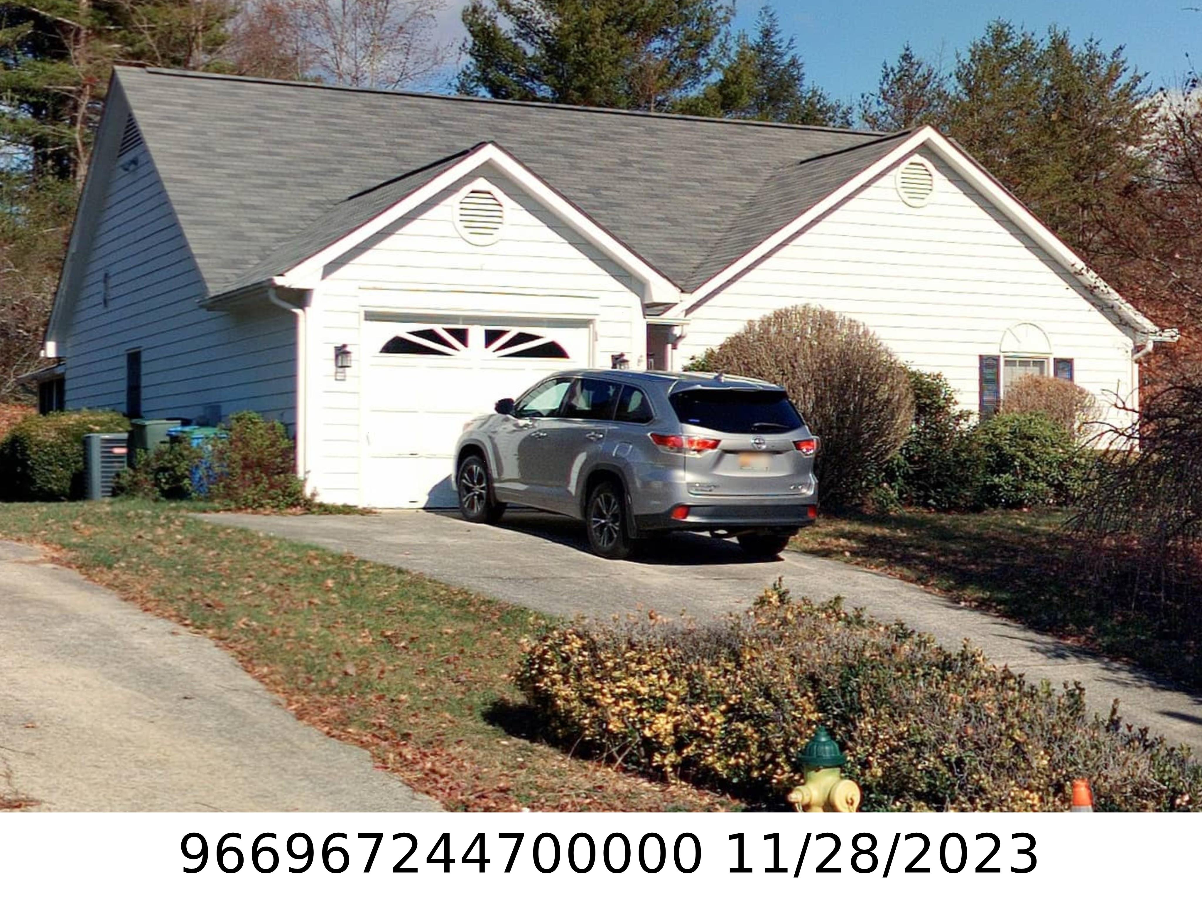 A picture of the property located at 105 HYACINTH LN, ASHEVILLE NC 28805.