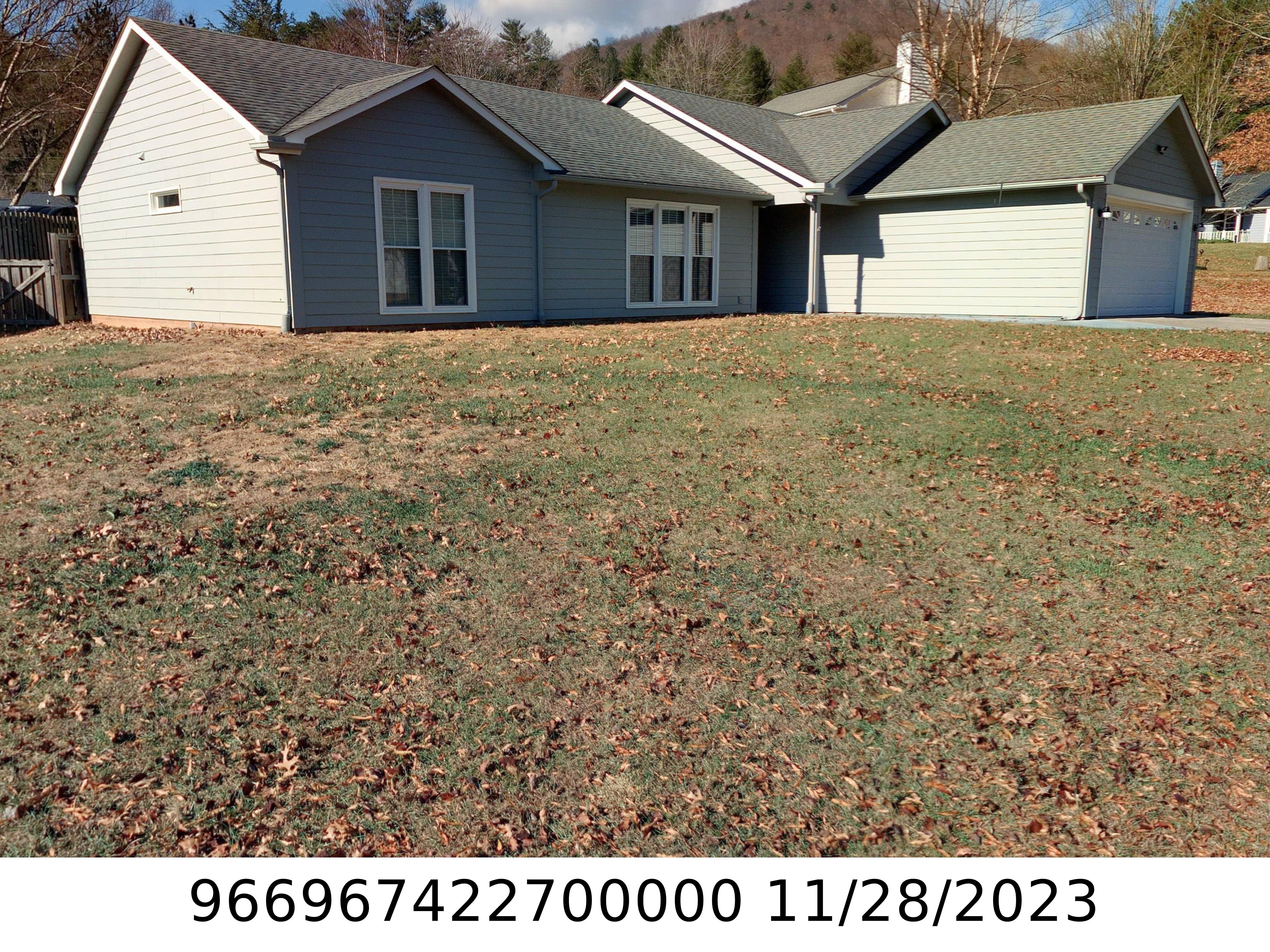 A picture of the property located at 7 PRIMROSE LN, ASHEVILLE NC 28805.