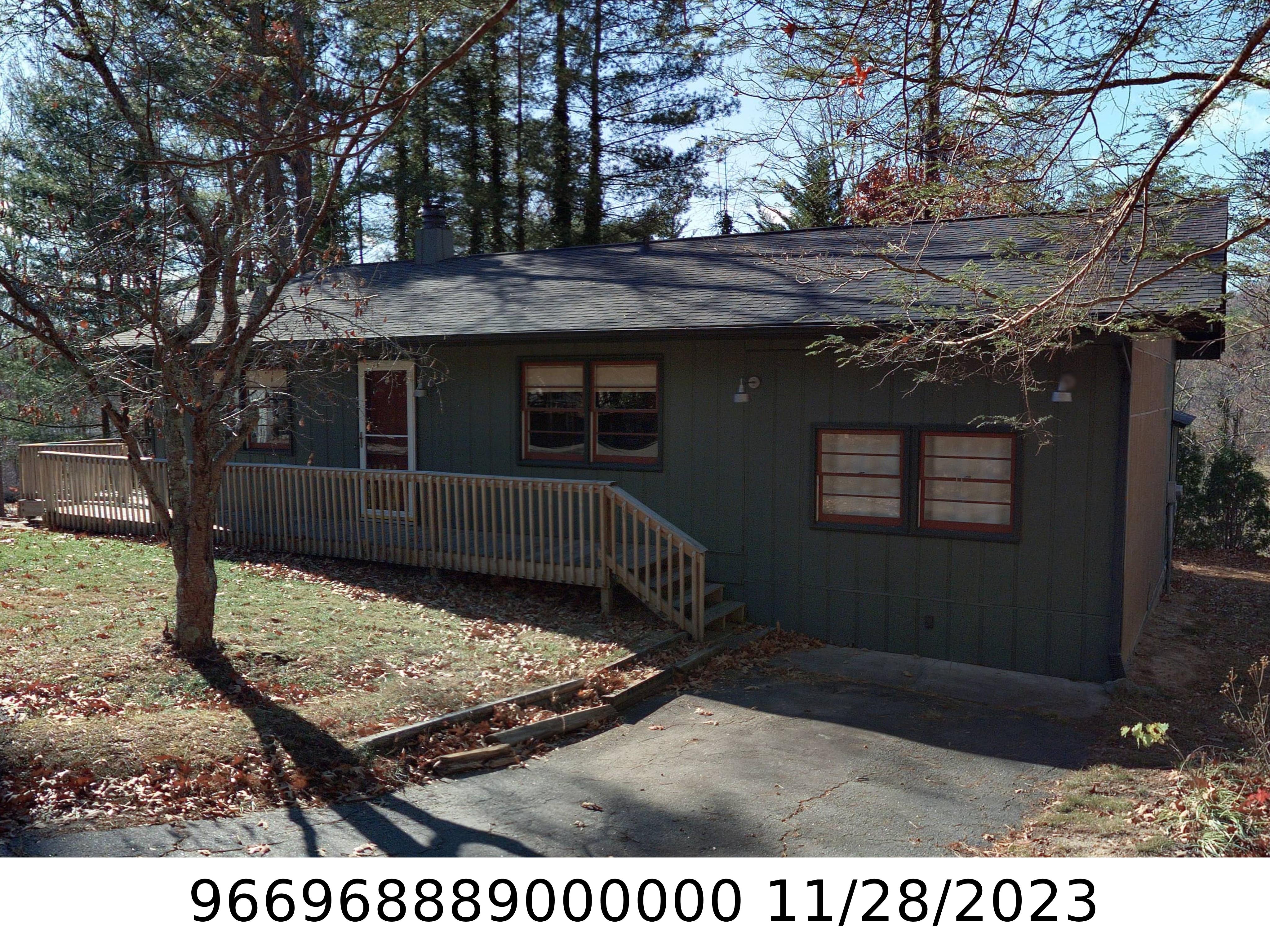 A picture of the property located at 4 BEN FRANKLIN LN, ASHEVILLE NC 28805.