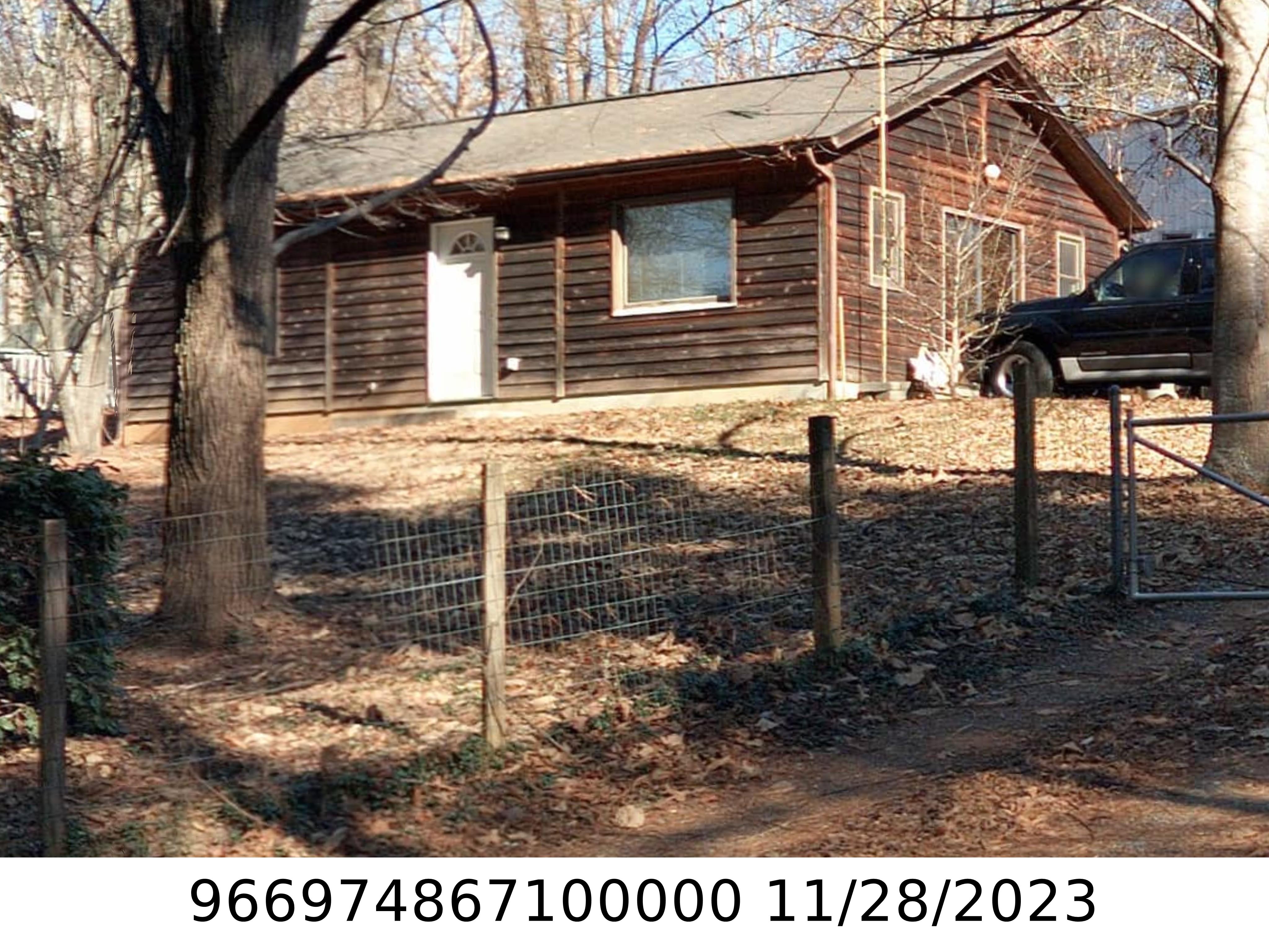A picture of the property located at 10 HUSKY LN, ASHEVILLE NC 28805.