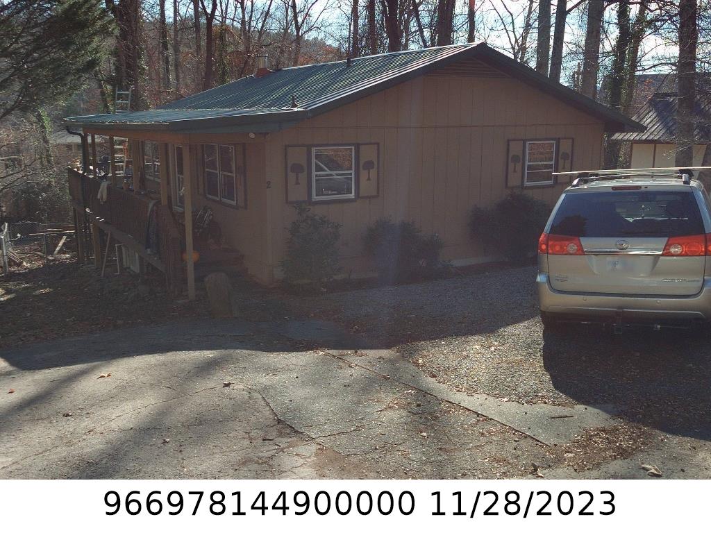 A picture of the property located at 2 JEFFERSON CIR, ASHEVILLE NC 28805.