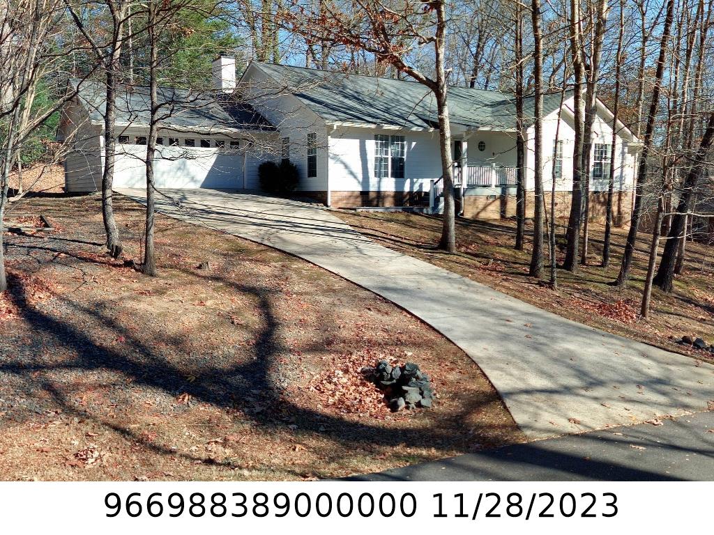 A picture of the property located at 2 OAK HOLLOW DR, ASHEVILLE NC 28805.