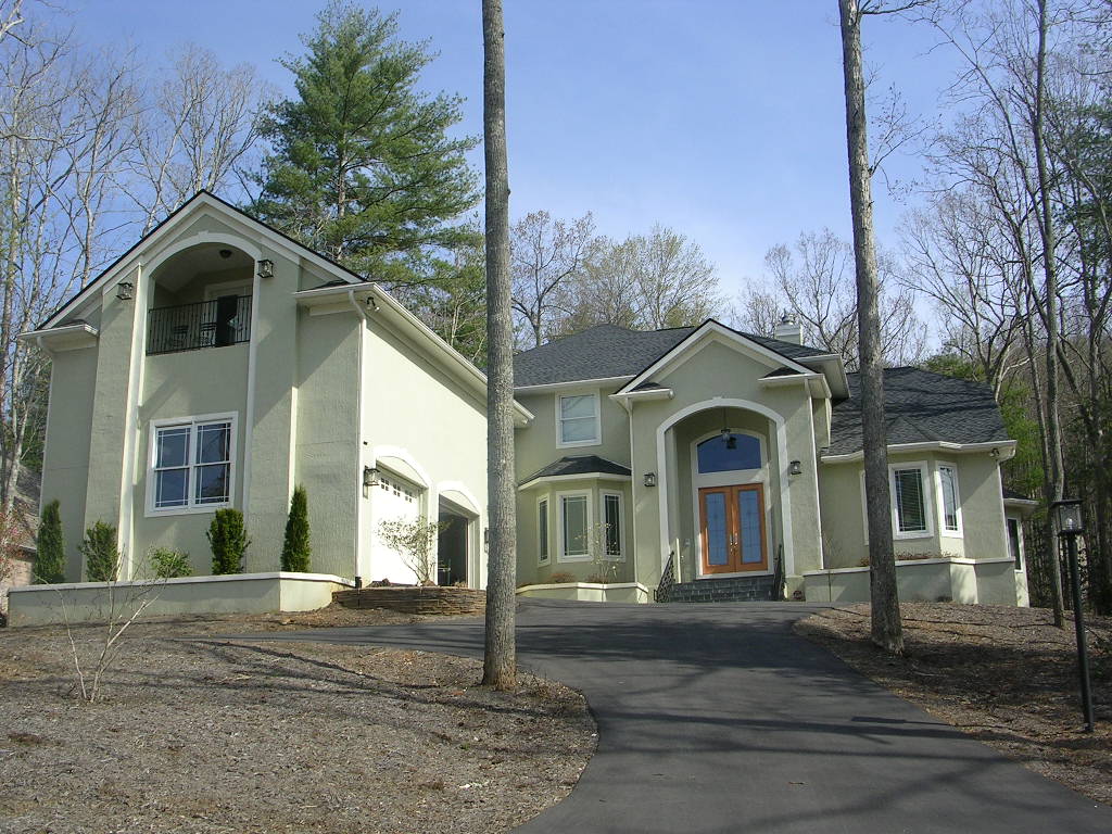 A picture of the property located at 94 OAK HOLLOW DR, ASHEVILLE NC 28805.