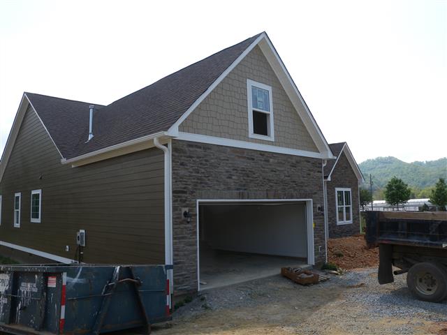 A picture of the property located at 5 GLEN COE DR UNINCORPORATED.