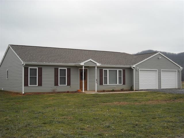 A picture of the property located at 10 HAYES E MEADOWS LN, FLETCHER NC 28732.