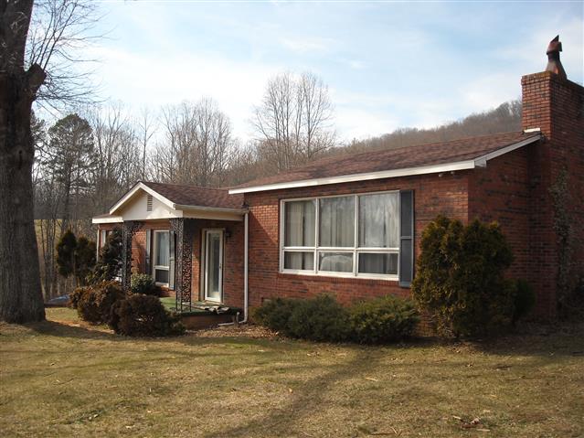 A picture of the property located at 30 ACORN LN, FLETCHER NC 28732.