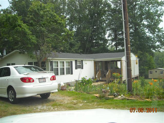 A picture of the property located at 9 FLOWER PATCH LN, FLETCHER NC 28732.