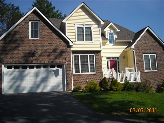 A picture of the property located at 15 MAGNOLIA WOODS LN, FLETCHER NC 28732.