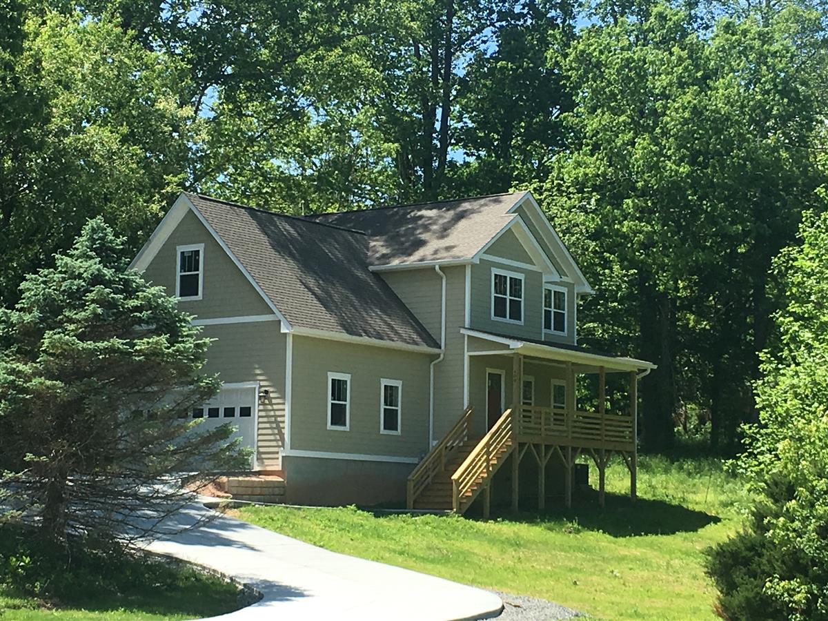 A picture of the property located at 400 EMMAS GROVE RD, FLETCHER NC 28732.