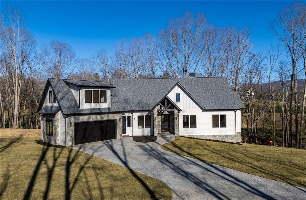 A picture of the property located at 32 THISTLE LN, FLETCHER NC 28732.