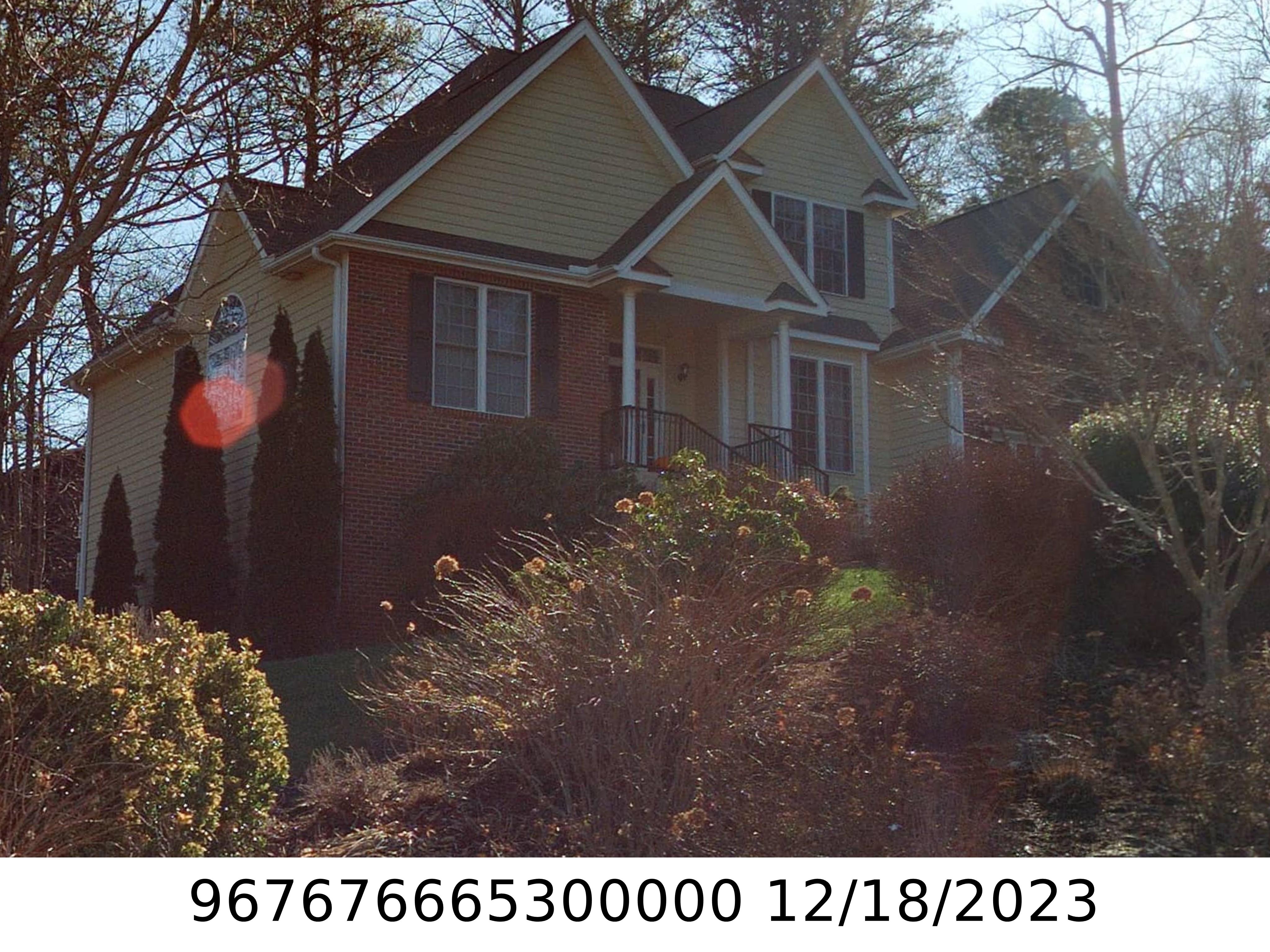 A picture of the property located at 26 GRAYLYN DR, FAIRVIEW NC 28730.