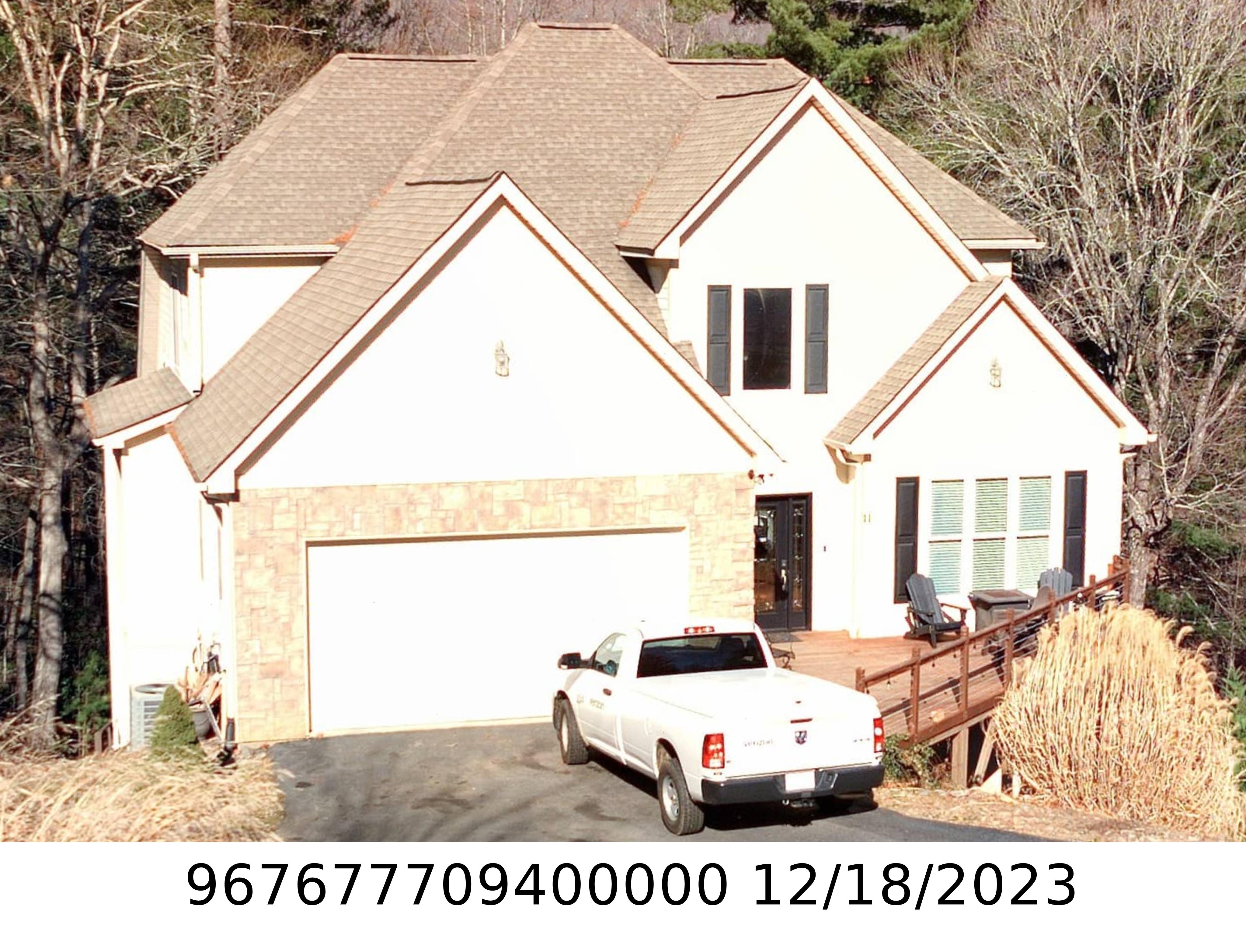 A picture of the property located at 11 GRAYLYN DR, FAIRVIEW NC 28730.