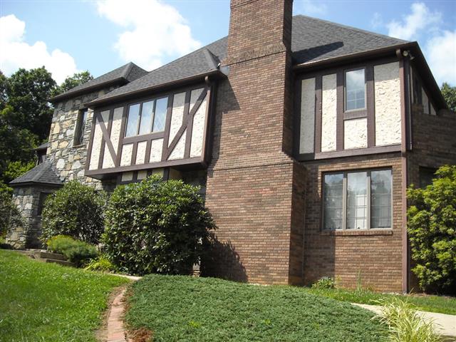 A picture of the property located at 53 CHIN HILLS LN, FAIRVIEW NC 28730.