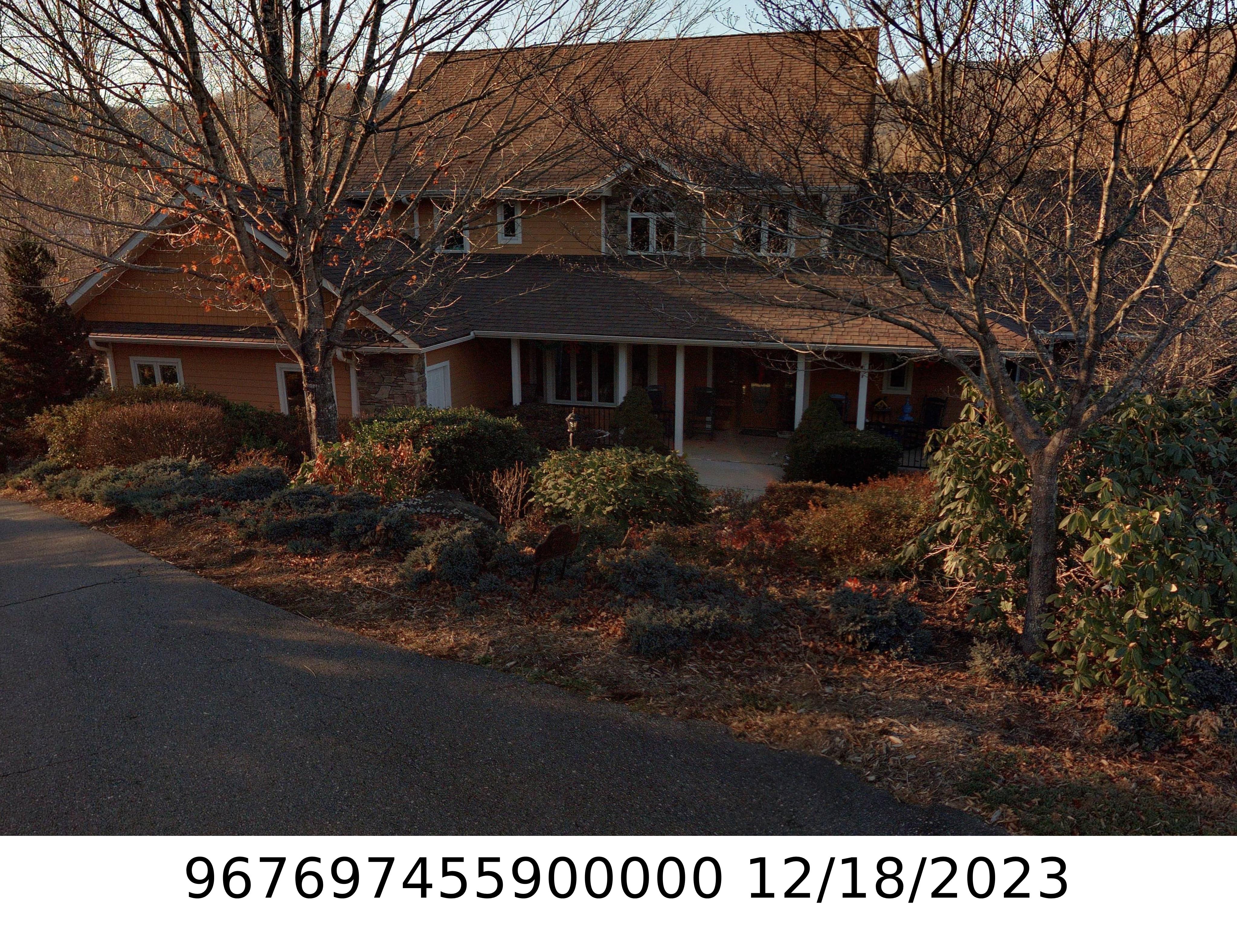 A picture of the property located at 211 ORCHARD LN, FAIRVIEW NC 28730.